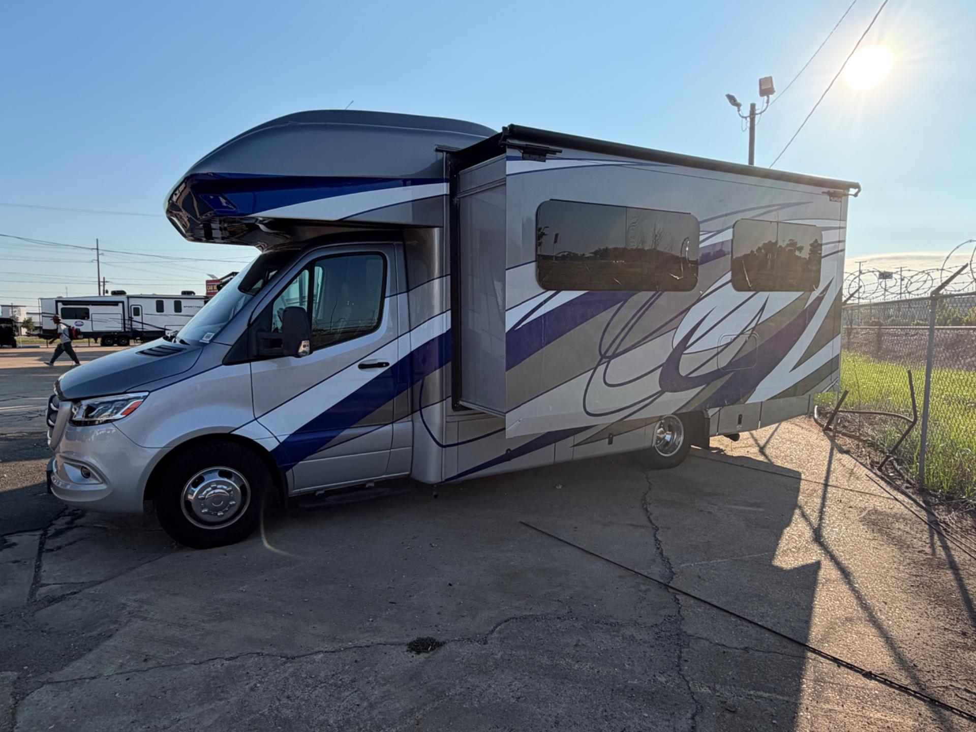 2022 Entegra Coach 2022 Entegra Coach Qwest 24R - thumbnail 3