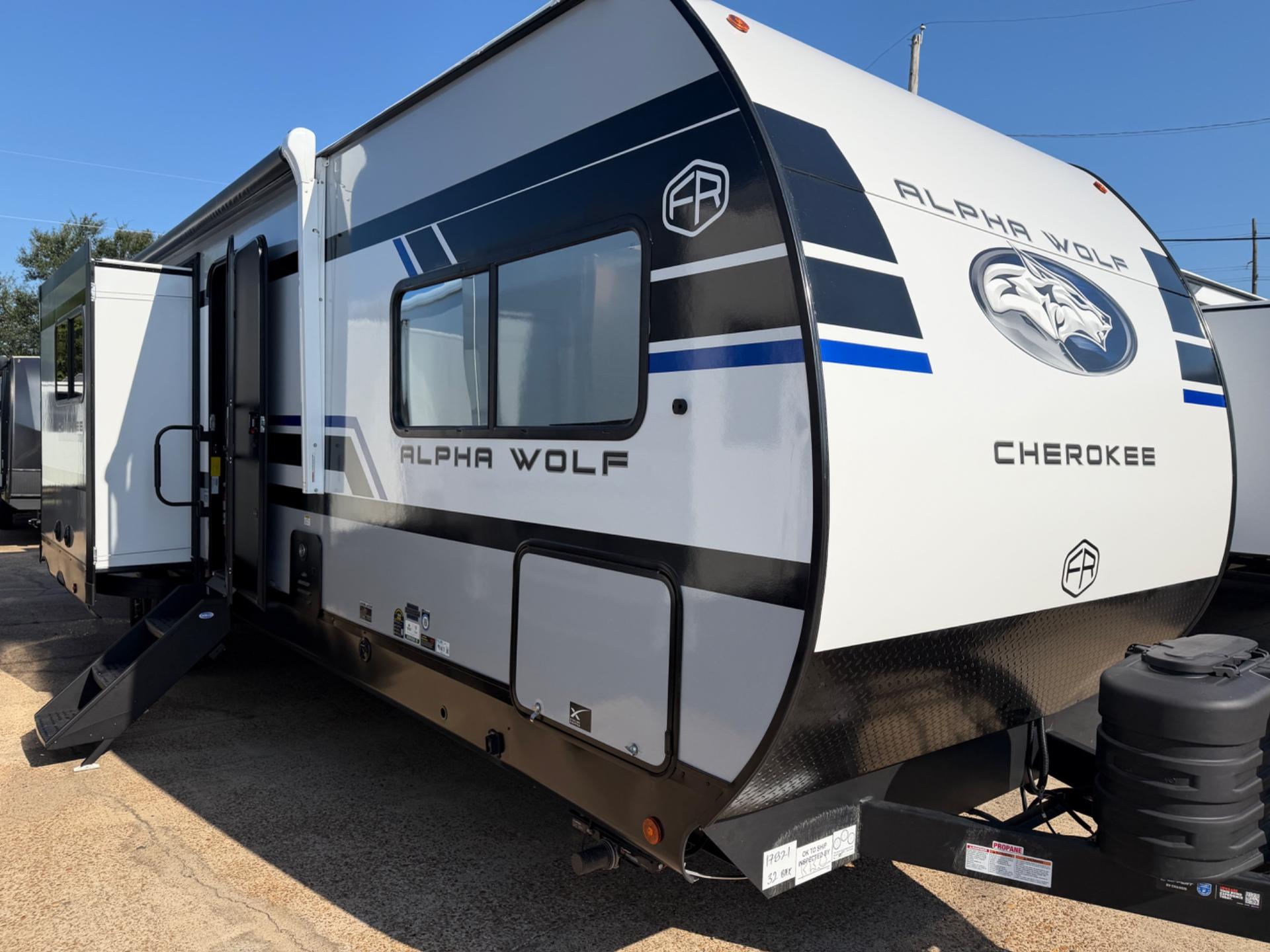 2027 Forest River 2027 Forest River Cherokee Alpha Wolf - thumbnail 3