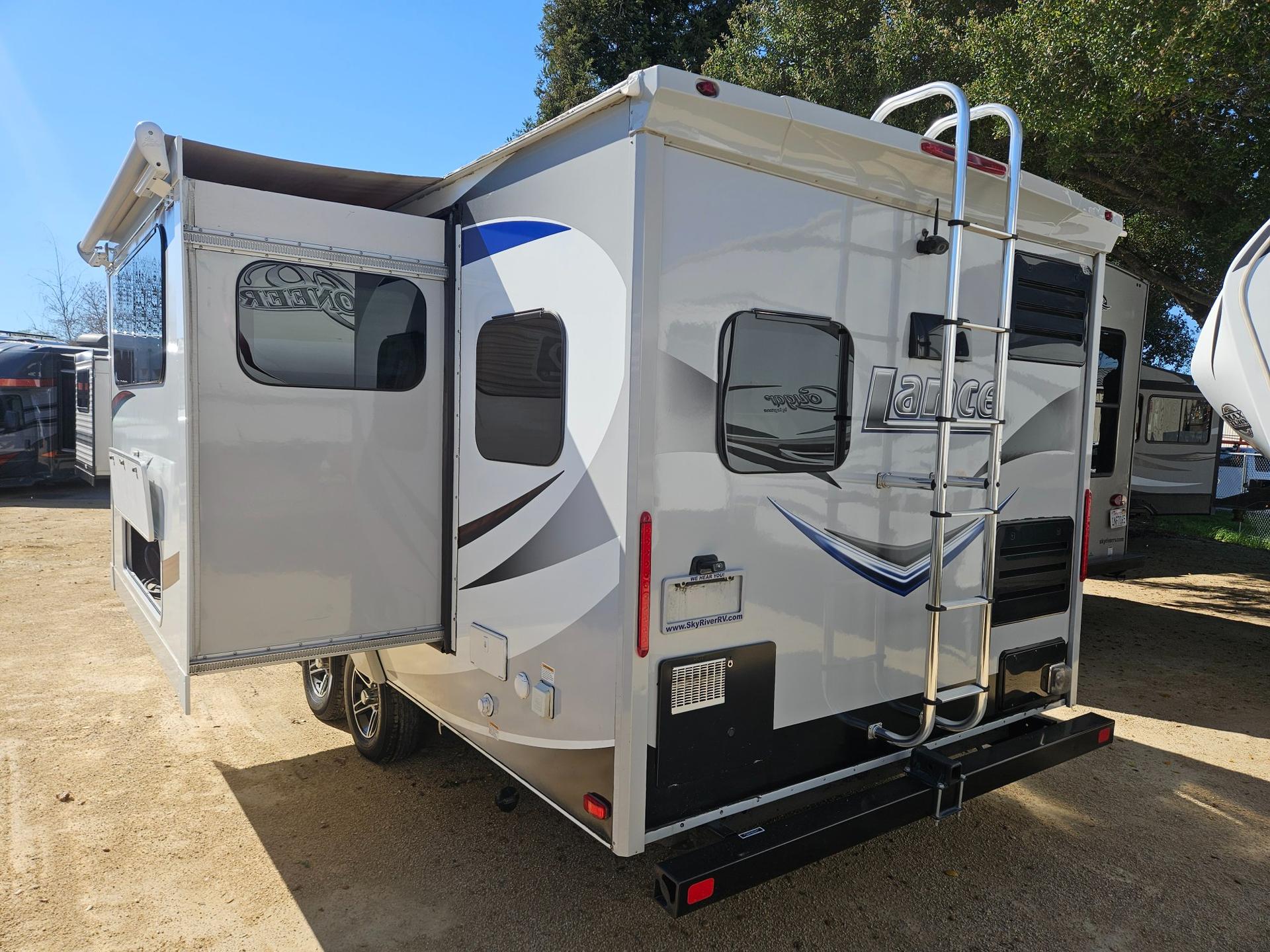 2018 Lance  2018 Lance  Travel Trailer - thumbnail 3