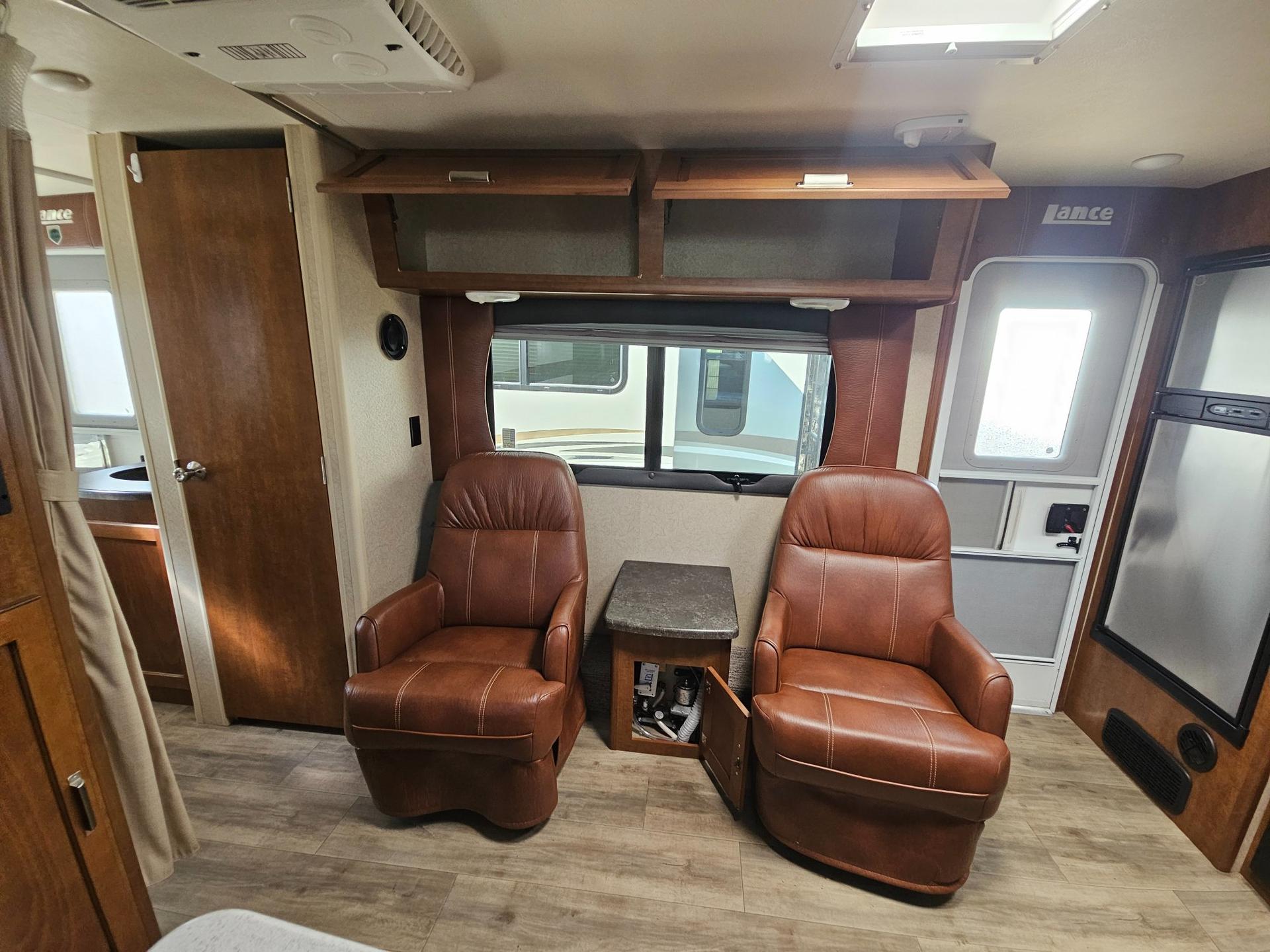 2018 Lance  2018 Lance  Travel Trailer - thumbnail 6