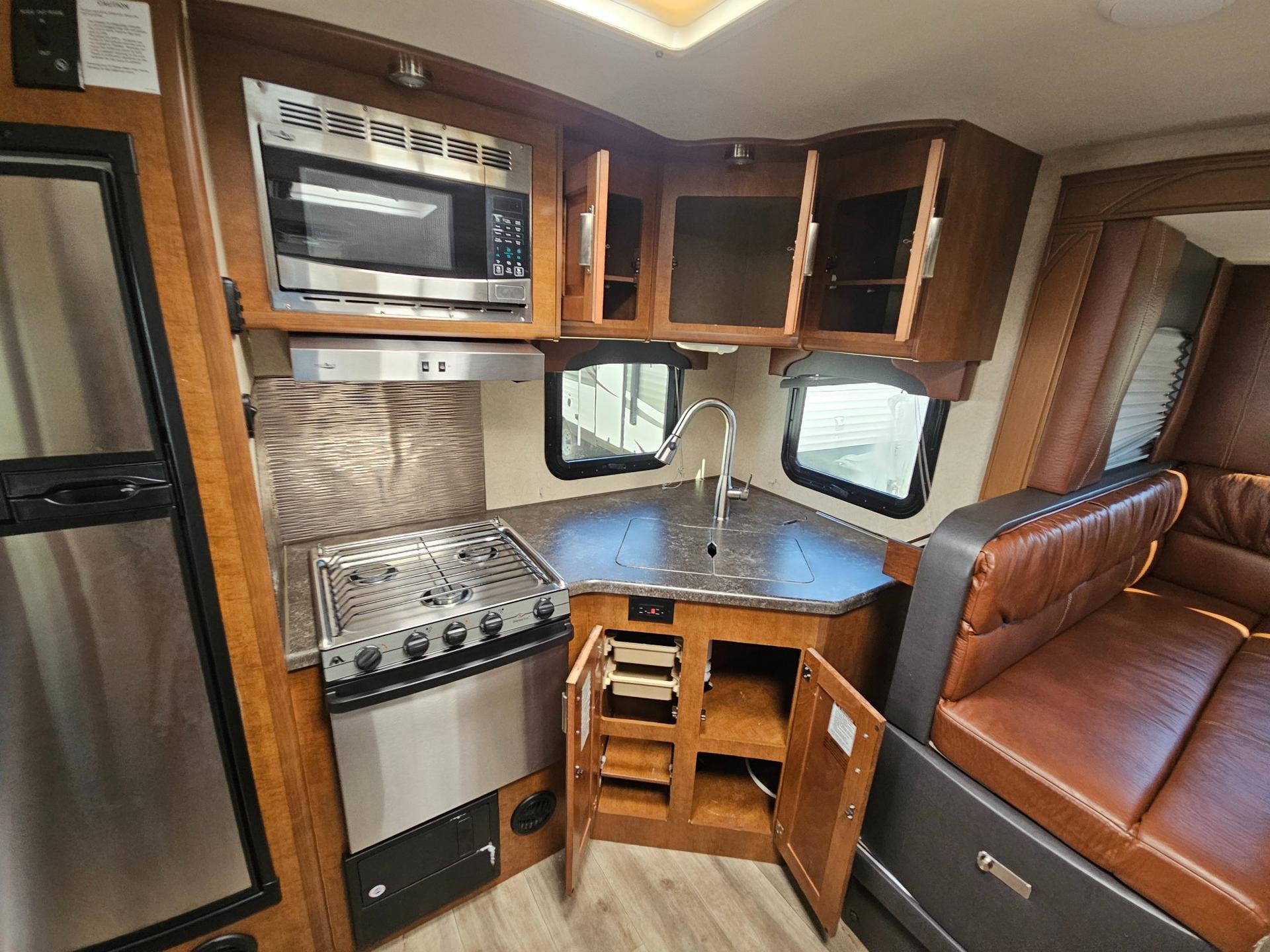 2018 Lance  2018 Lance  Travel Trailer - thumbnail 7