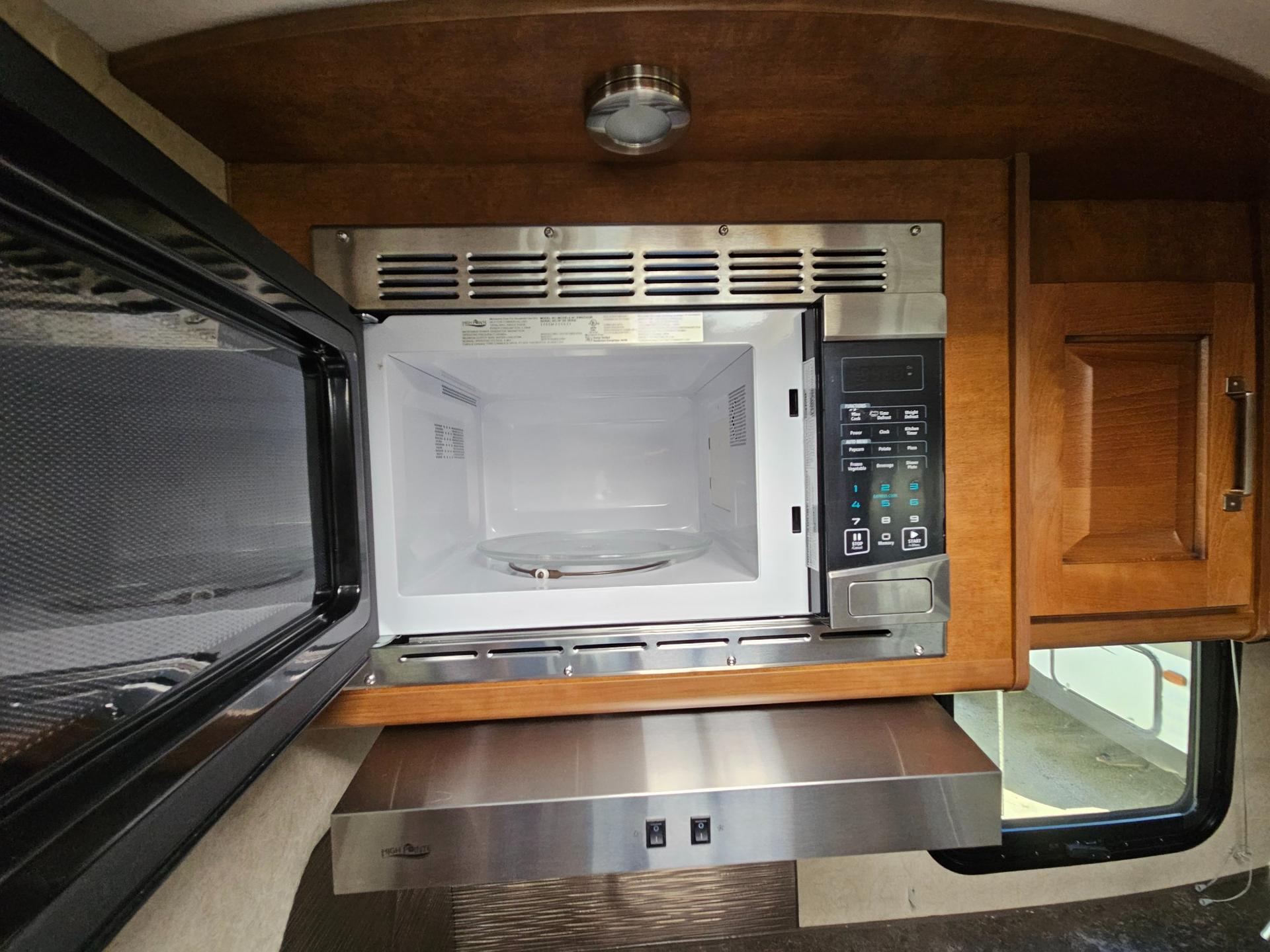 2018 Lance  2018 Lance  Travel Trailer - thumbnail 8