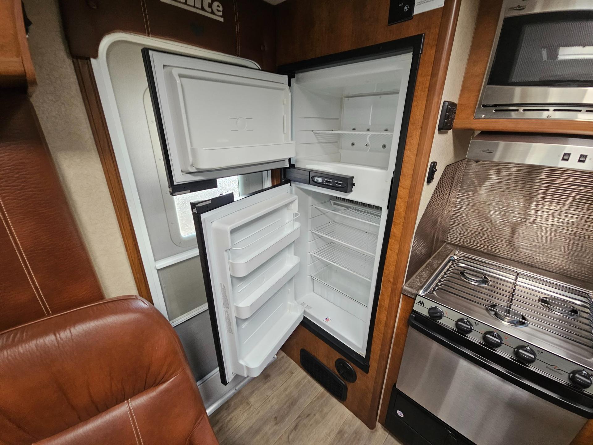 2018 Lance  2018 Lance  Travel Trailer - thumbnail 9