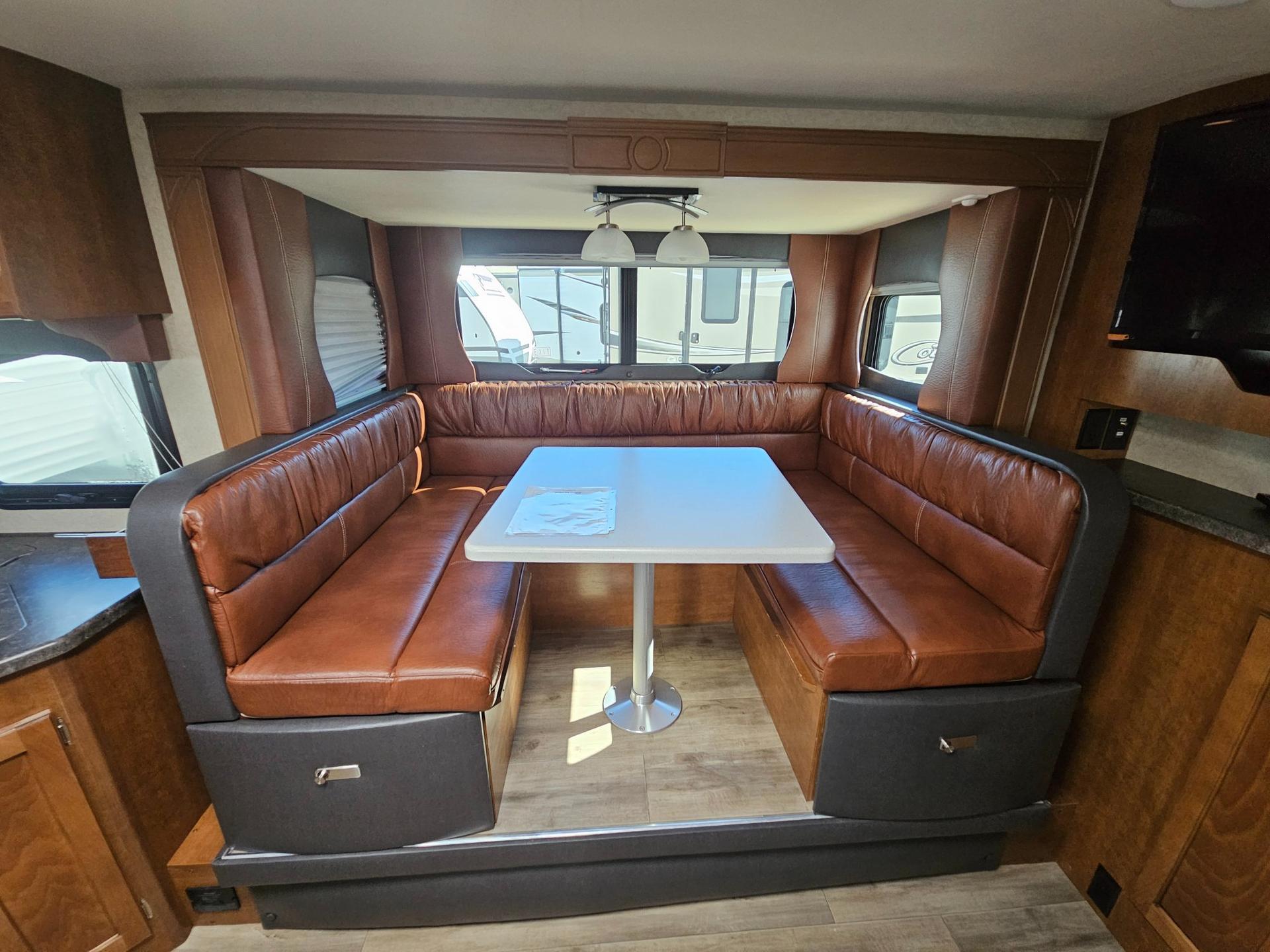 2018 Lance  2018 Lance  Travel Trailer - thumbnail 12