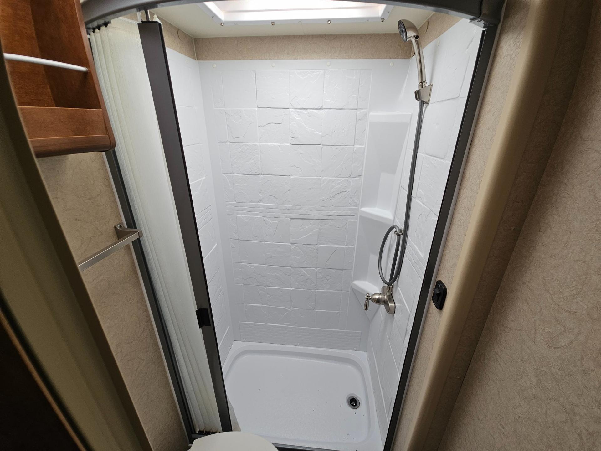 2018 Lance  2018 Lance  Travel Trailer - thumbnail 18