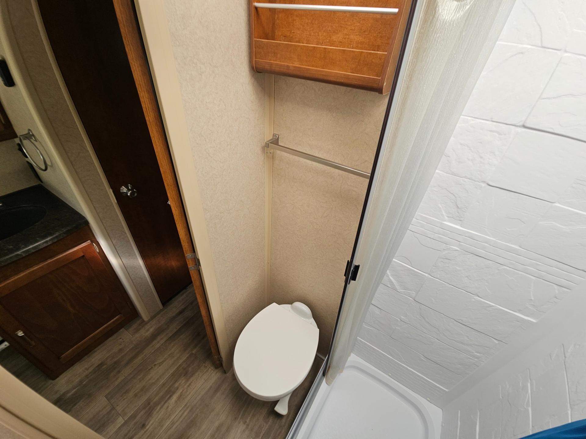 2018 Lance  2018 Lance  Travel Trailer - thumbnail 19