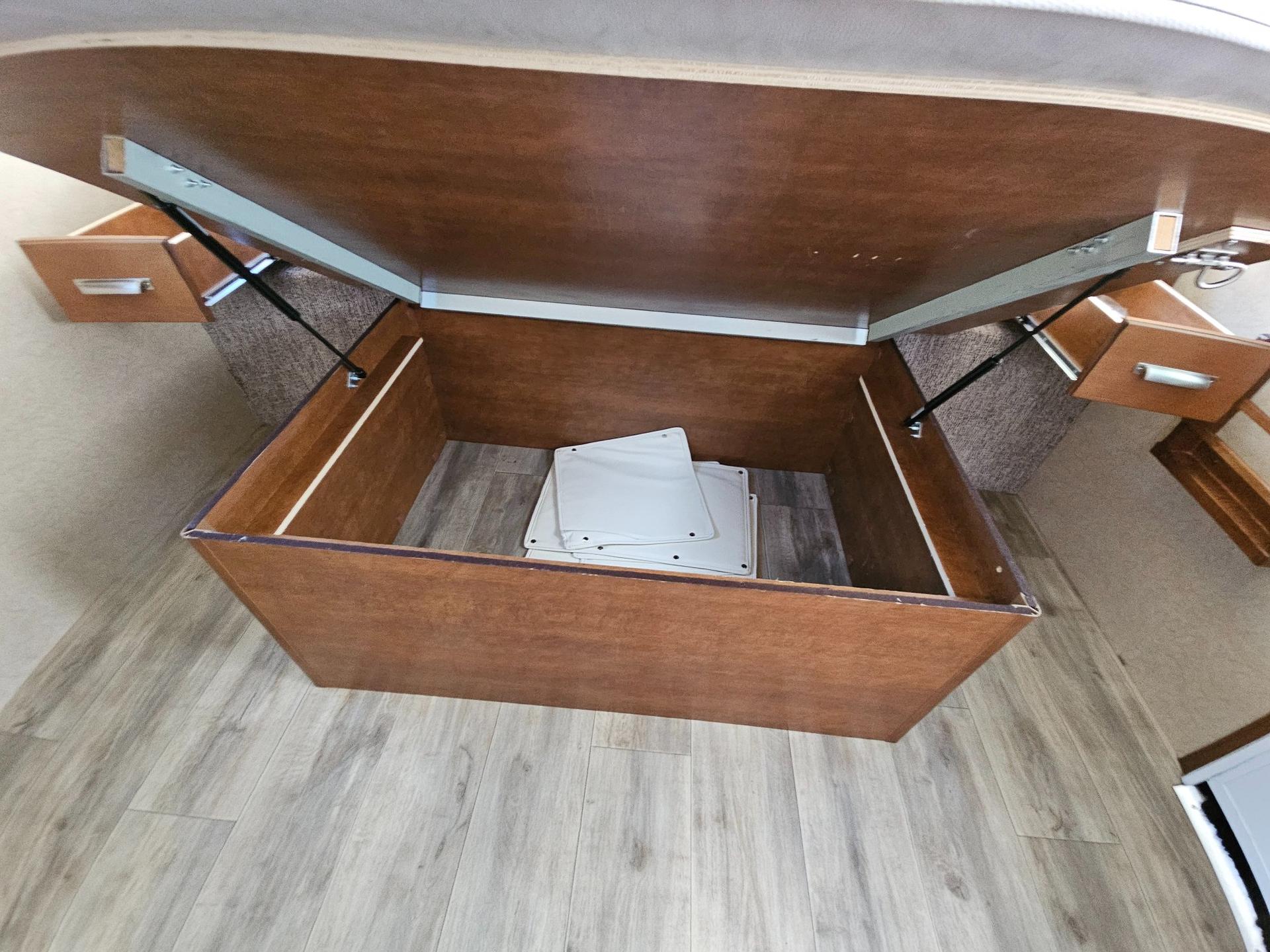 2018 Lance  2018 Lance  Travel Trailer - thumbnail 22