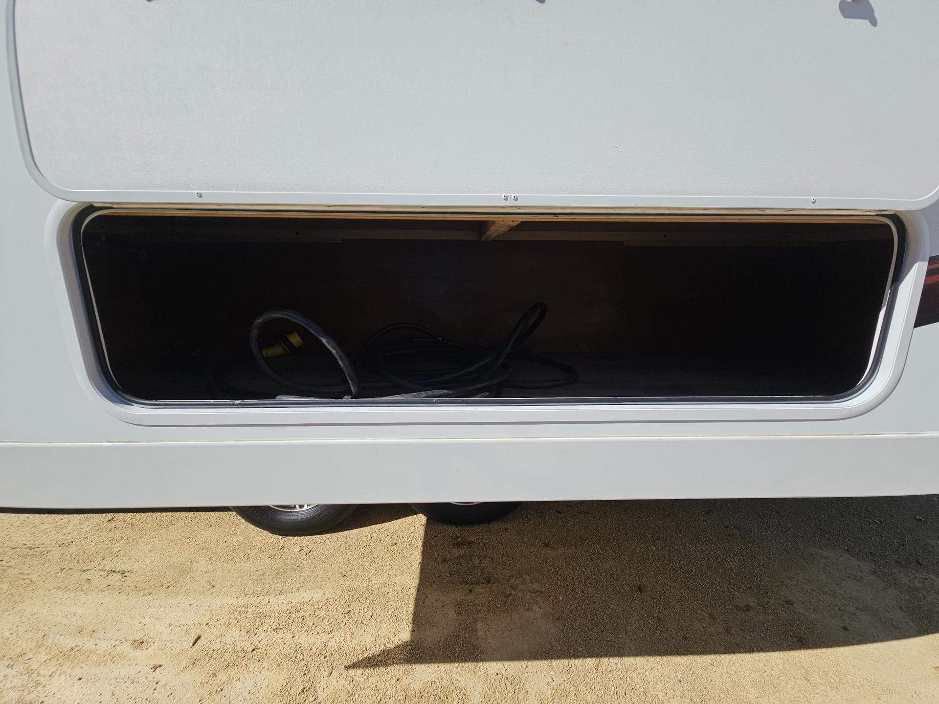 2018 Lance  2018 Lance  Travel Trailer - thumbnail 28