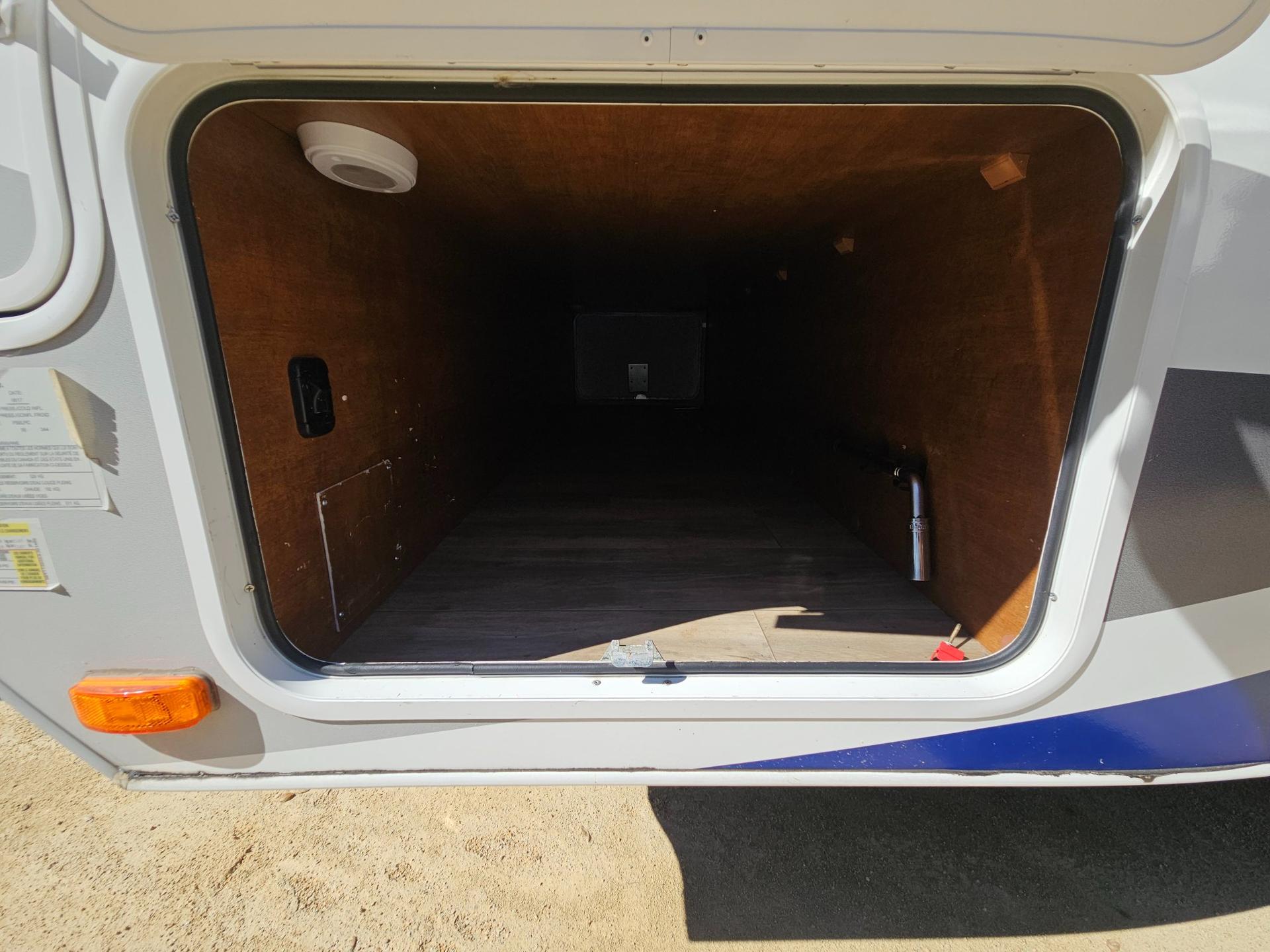 2018 Lance  2018 Lance  Travel Trailer - thumbnail 29