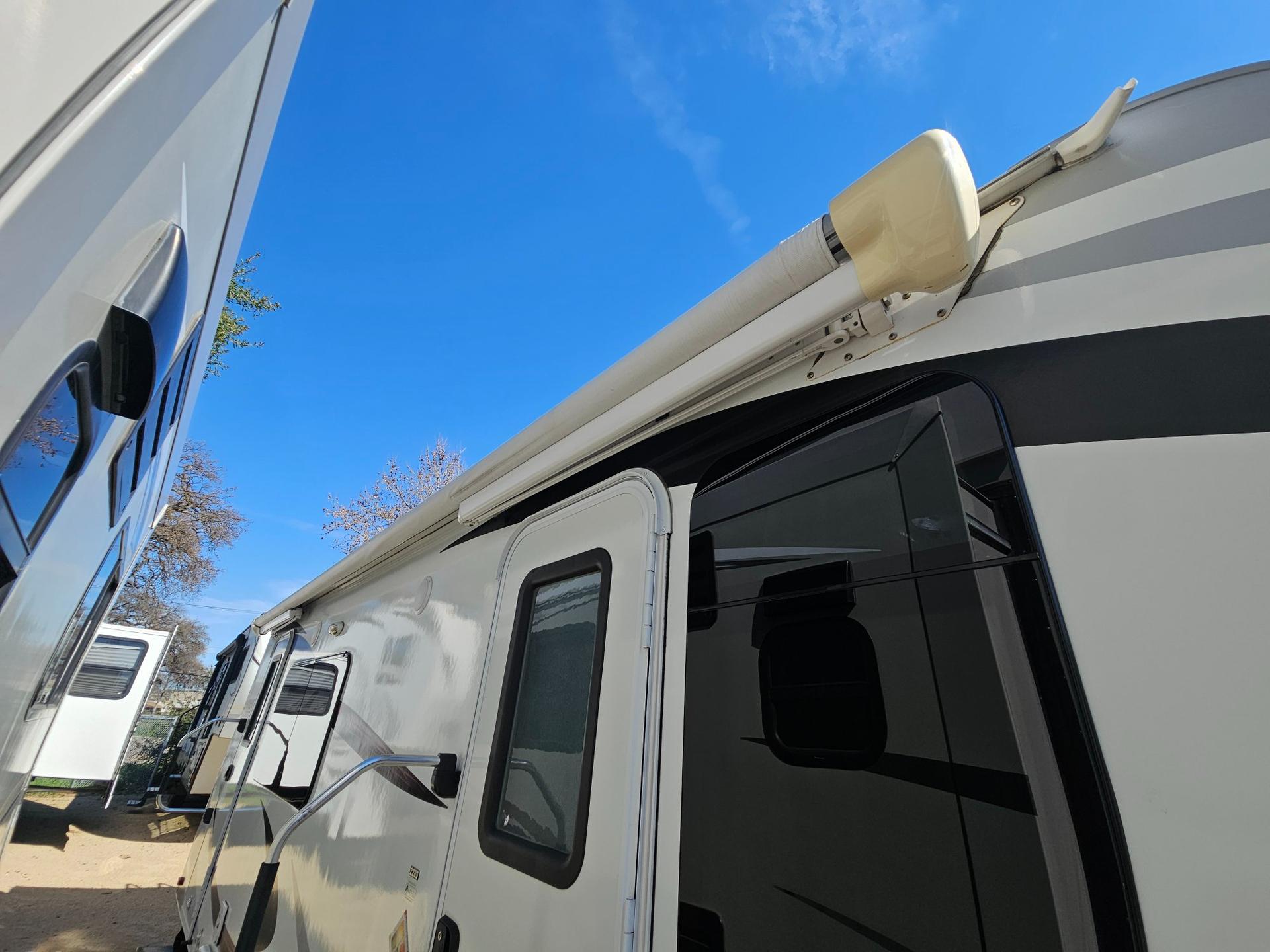 2018 Lance  2018 Lance  Travel Trailer - thumbnail 30