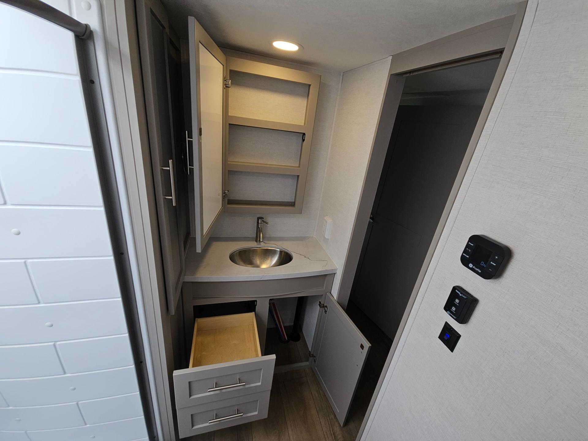 2026 Alliance RV 2026 Alliance RV Avenue - thumbnail 26