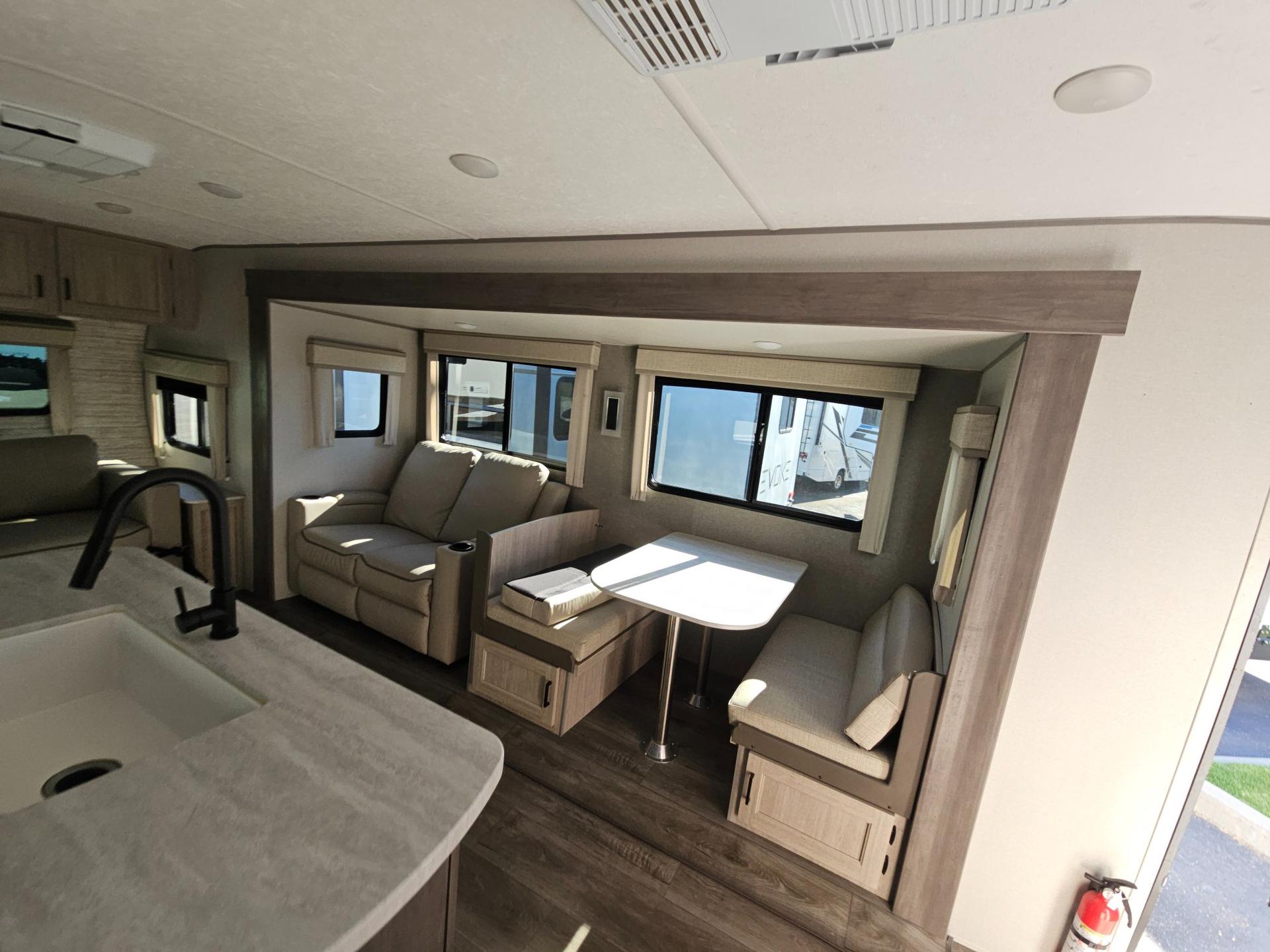 2024 Coachmen 2024 Coachmen Catalina - thumbnail 8