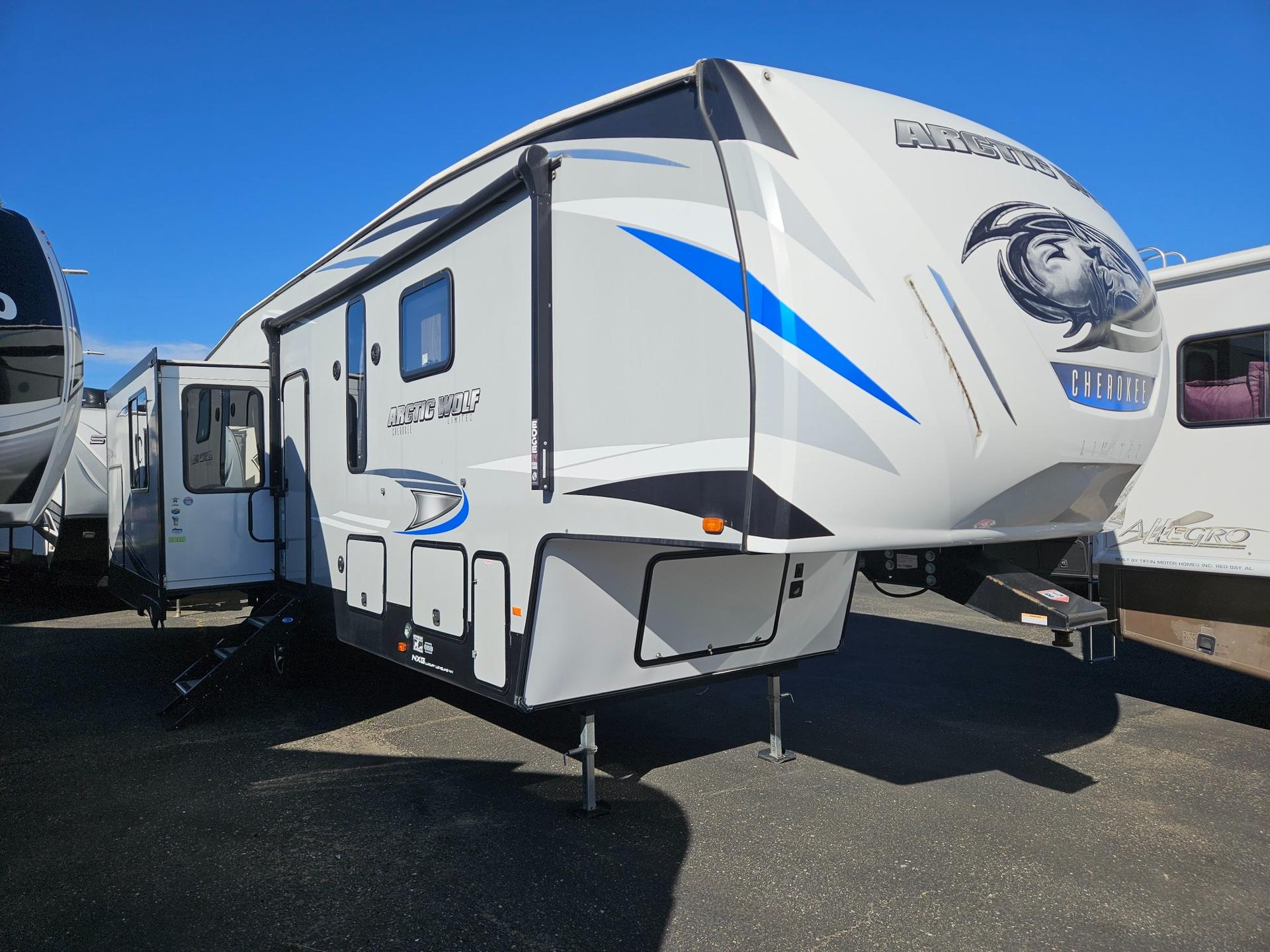 2021 Forest River Cherokee Arctic Wolf 3550SUITE