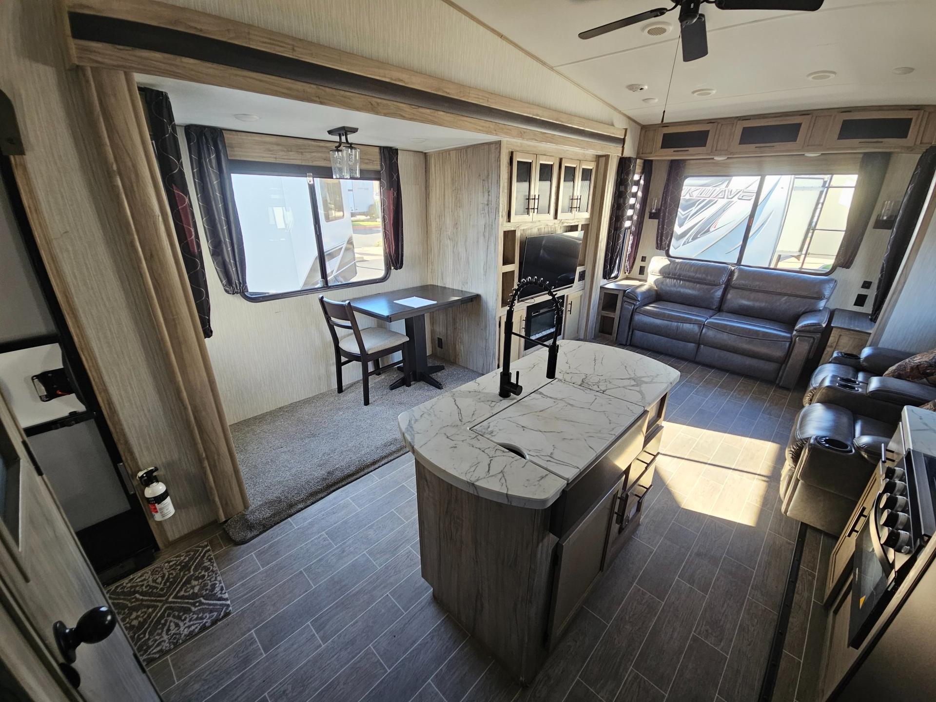 2021 Forest River 2021 Forest River Cherokee Arctic Wolf - thumbnail 6