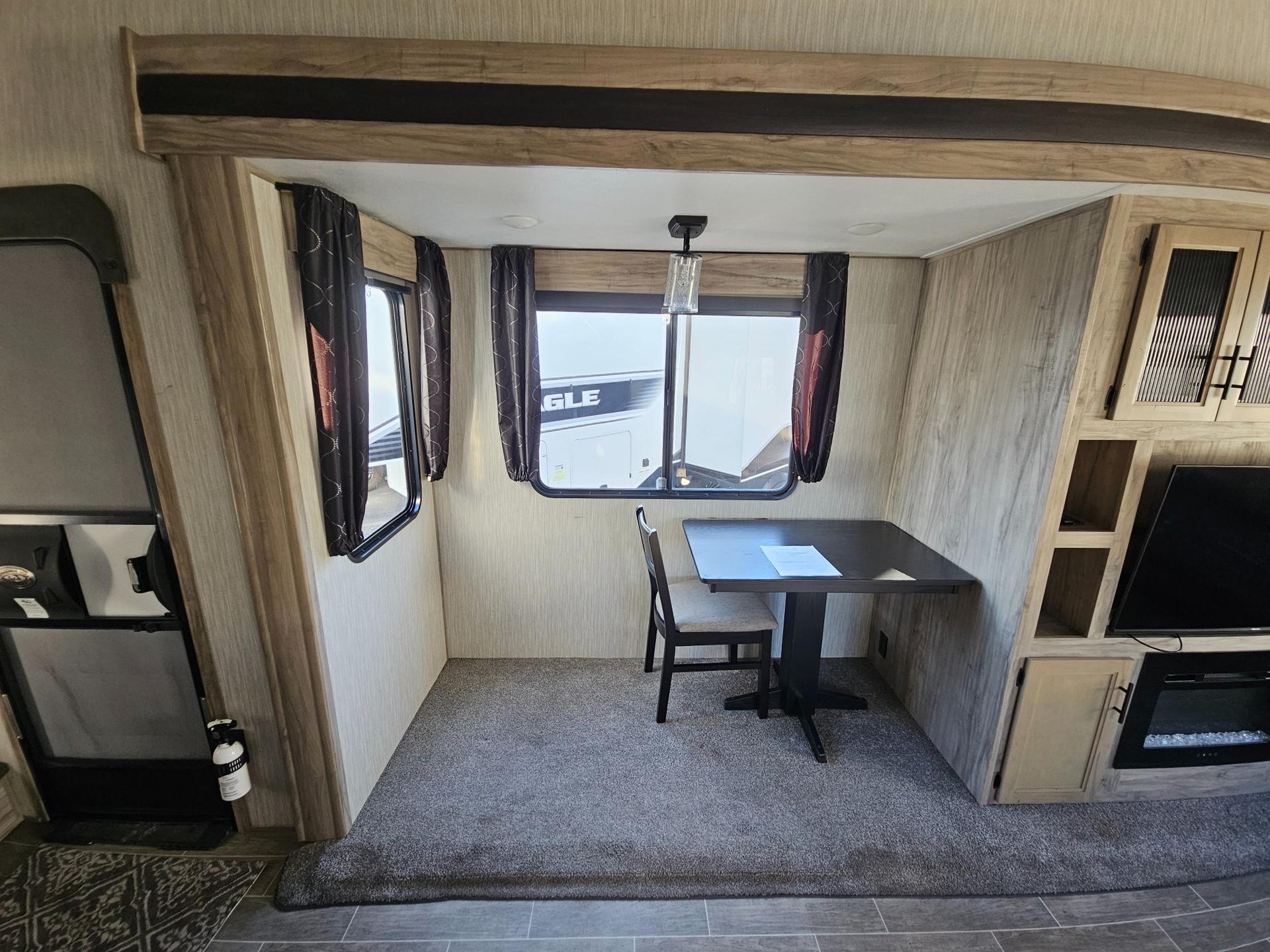 2021 Forest River 2021 Forest River Cherokee Arctic Wolf - thumbnail 7