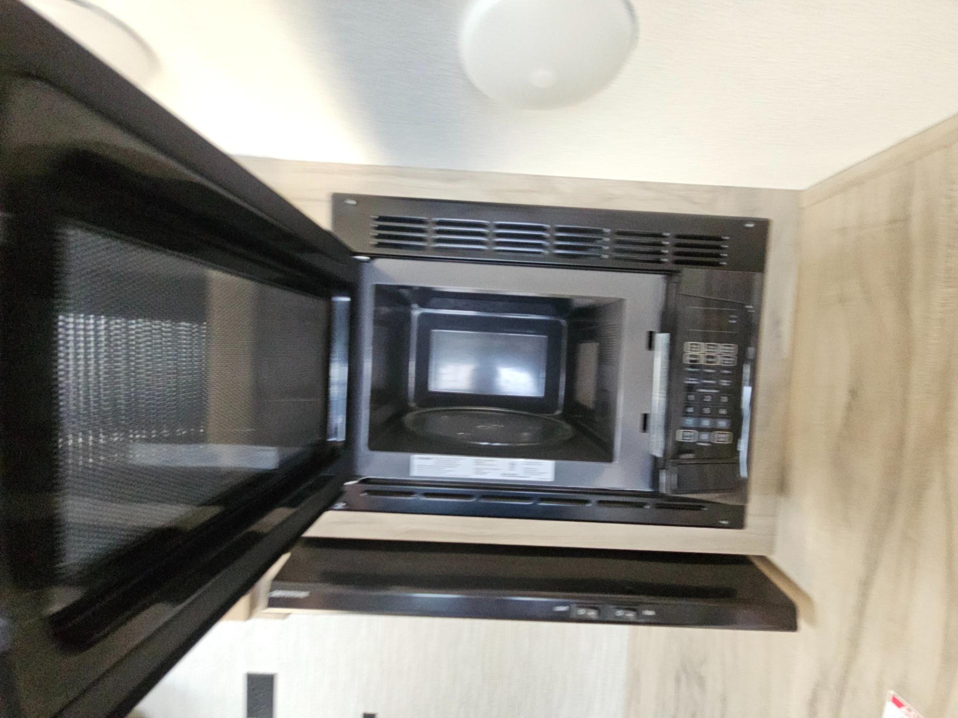 2021 Forest River 2021 Forest River Cherokee Arctic Wolf - thumbnail 15