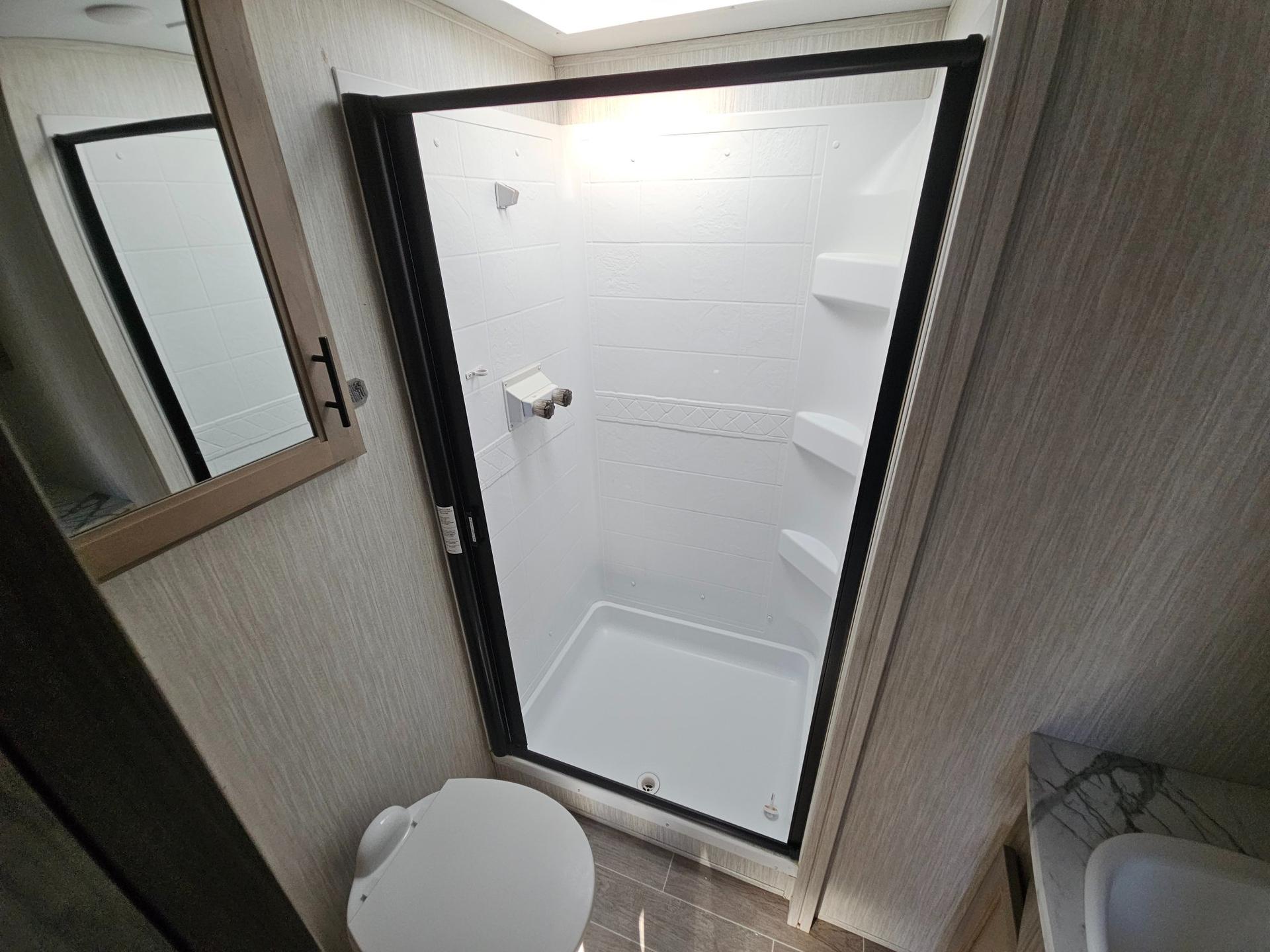 2021 Forest River 2021 Forest River Cherokee Arctic Wolf - thumbnail 22