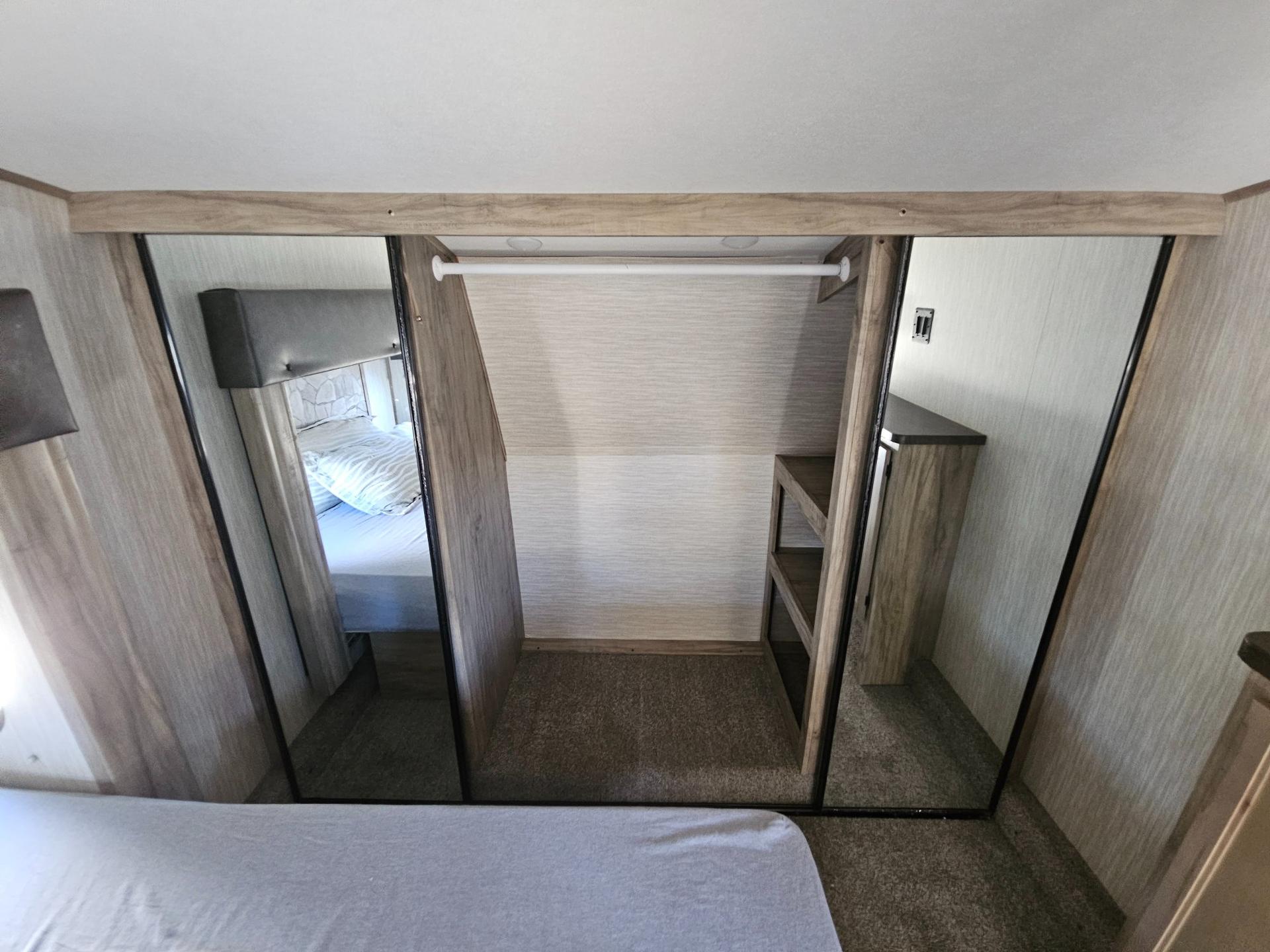 2021 Forest River 2021 Forest River Cherokee Arctic Wolf - thumbnail 29