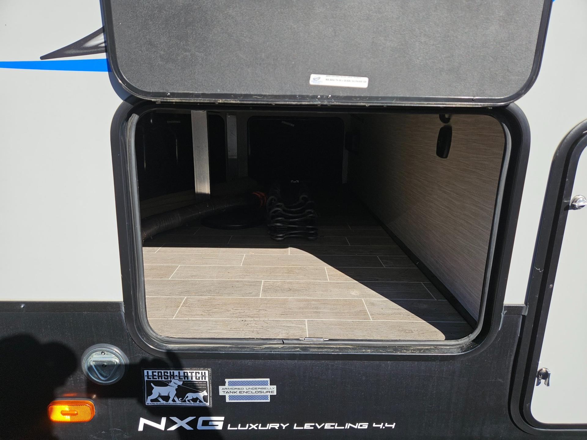 2021 Forest River 2021 Forest River Cherokee Arctic Wolf - thumbnail 32