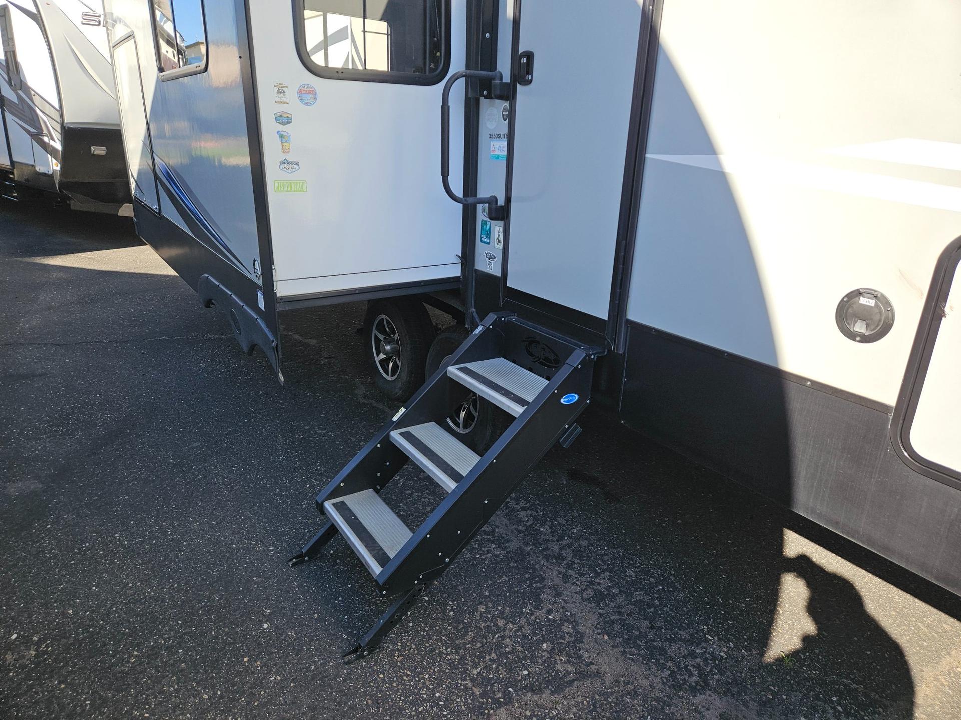 2021 Forest River 2021 Forest River Cherokee Arctic Wolf - thumbnail 34