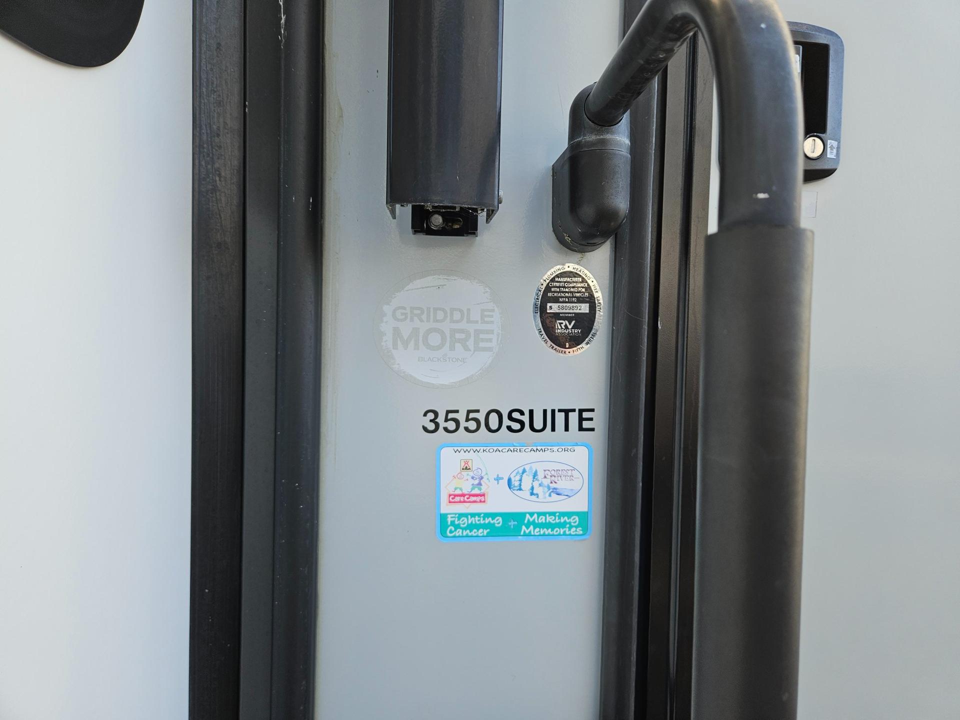 2021 Forest River 2021 Forest River Cherokee Arctic Wolf - thumbnail 37