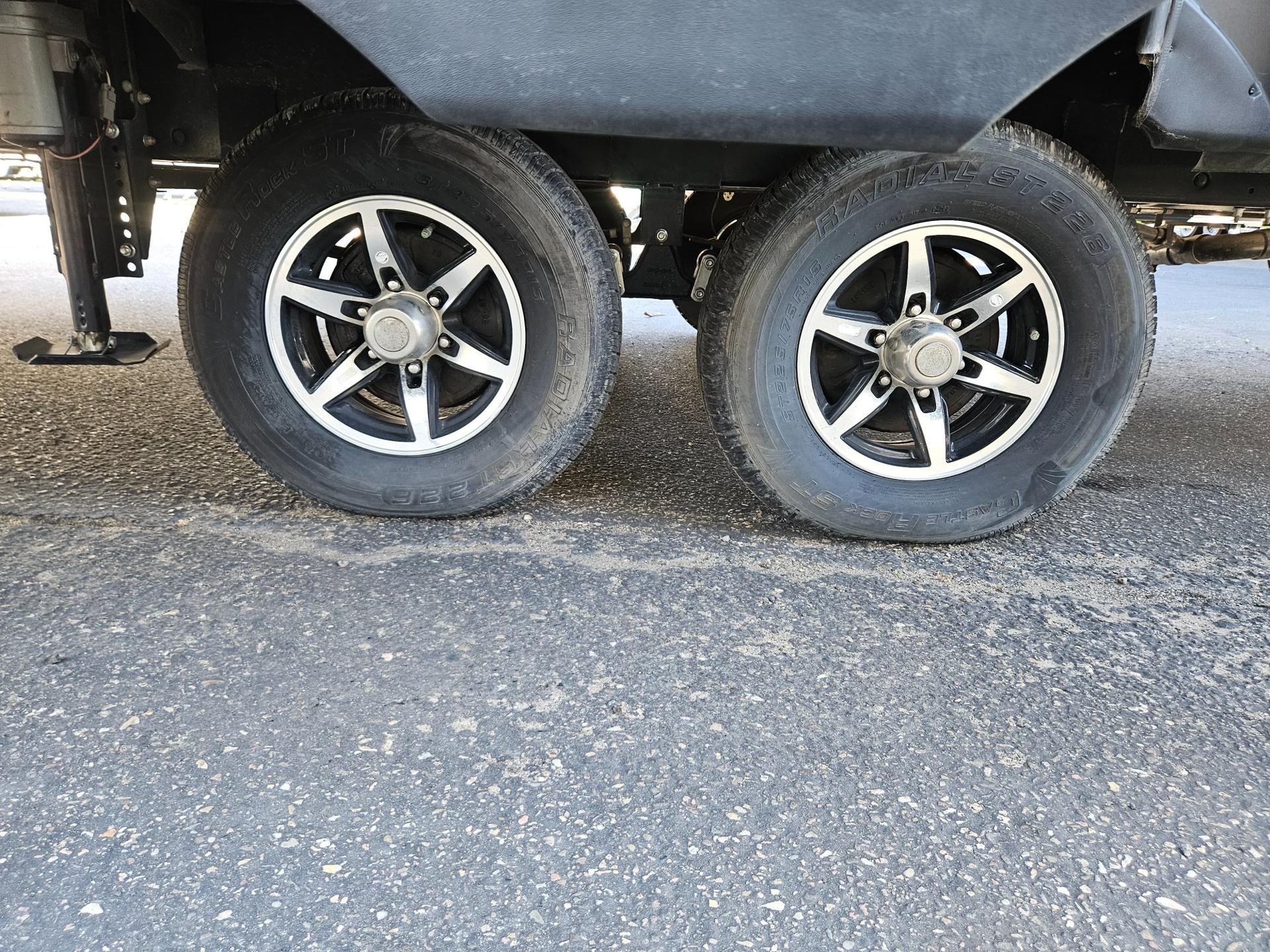 2021 Forest River 2021 Forest River Cherokee Arctic Wolf - thumbnail 38