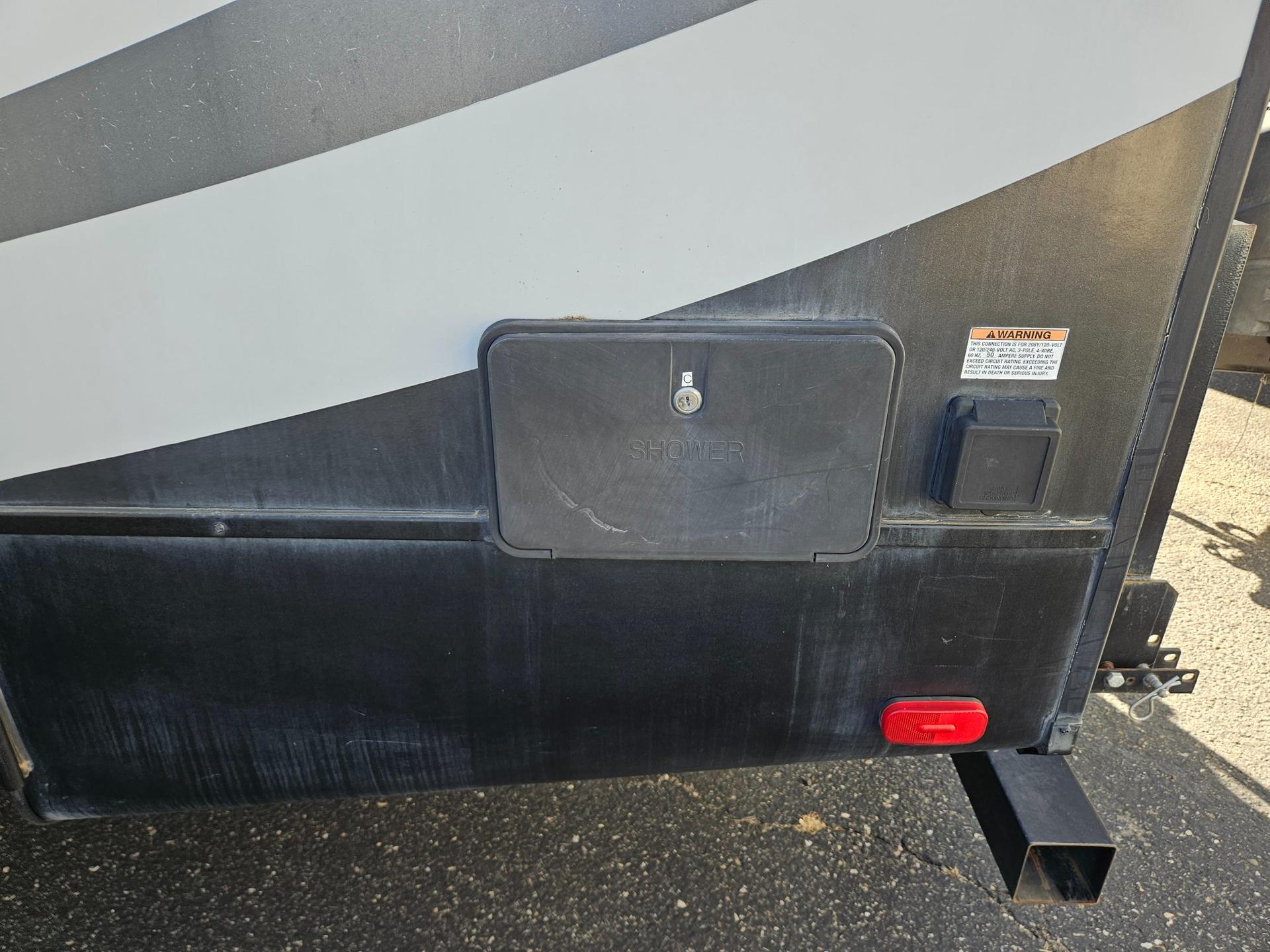 2021 Forest River 2021 Forest River Cherokee Arctic Wolf - thumbnail 42