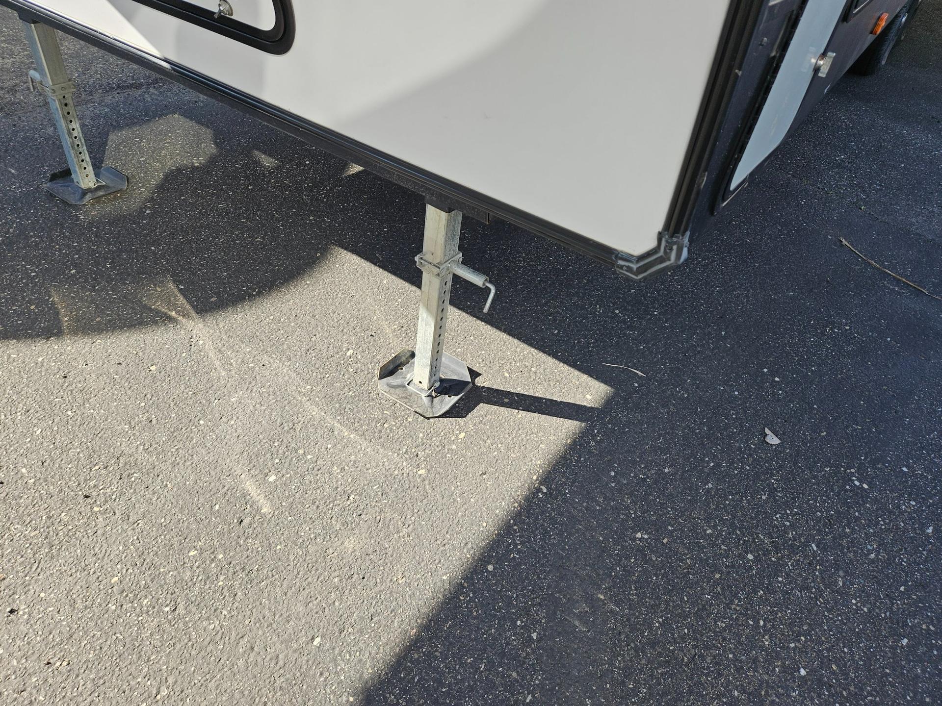 2021 Forest River 2021 Forest River Cherokee Arctic Wolf - thumbnail 45