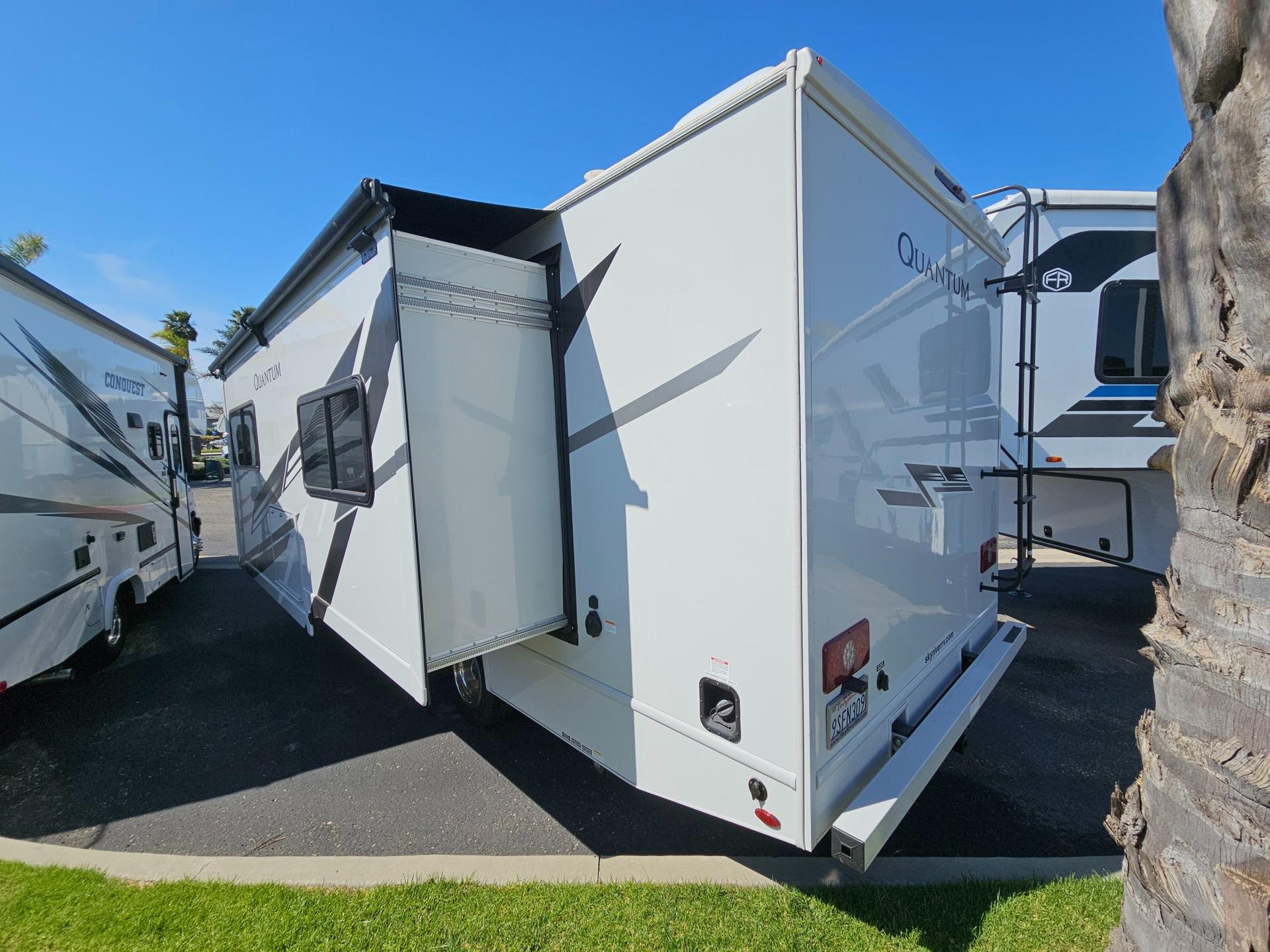 2025 Thor Motor Coach 2025 Thor Motor Coach Quantum - thumbnail 3