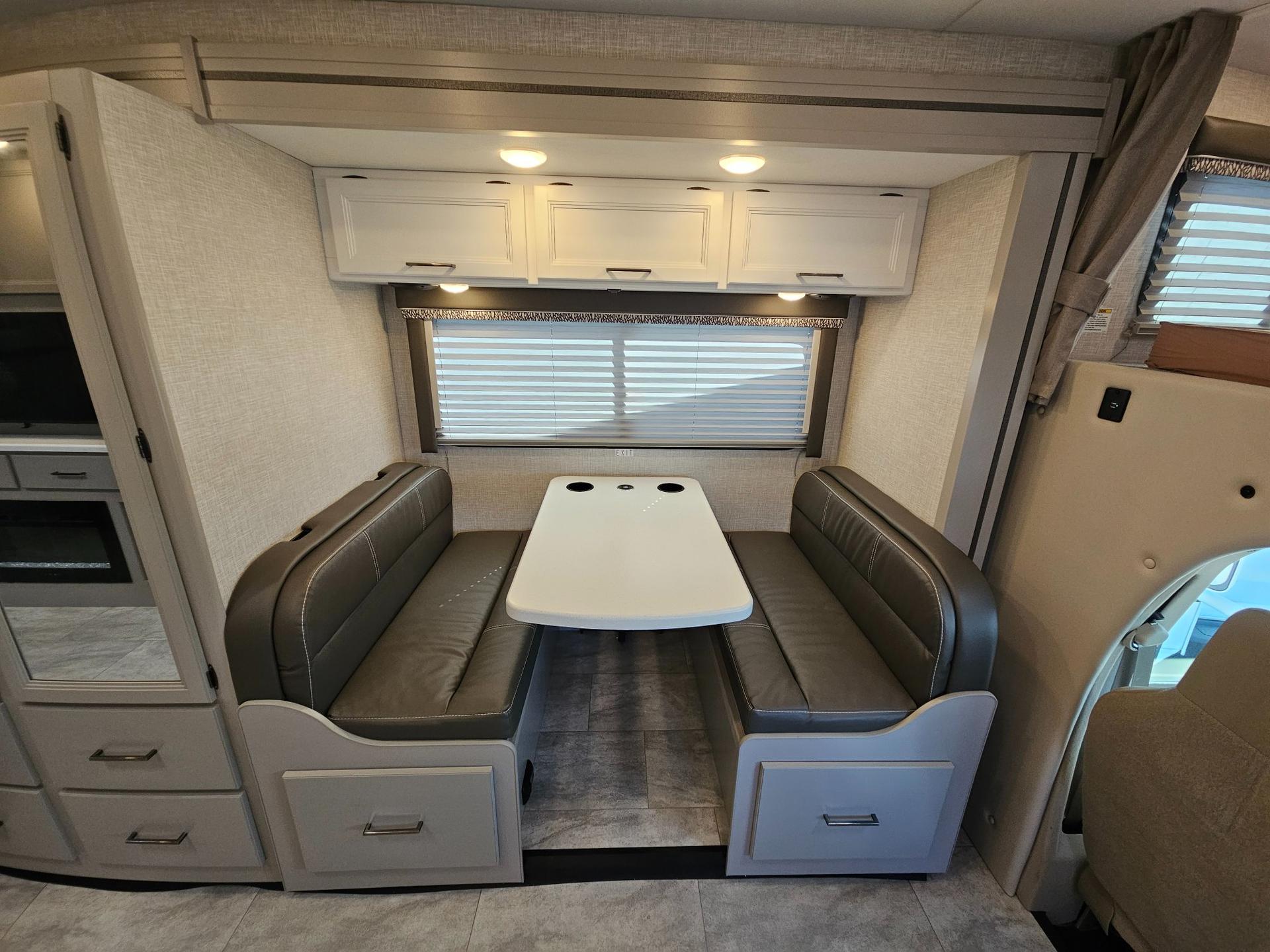 2025 Thor Motor Coach 2025 Thor Motor Coach Quantum - thumbnail 7