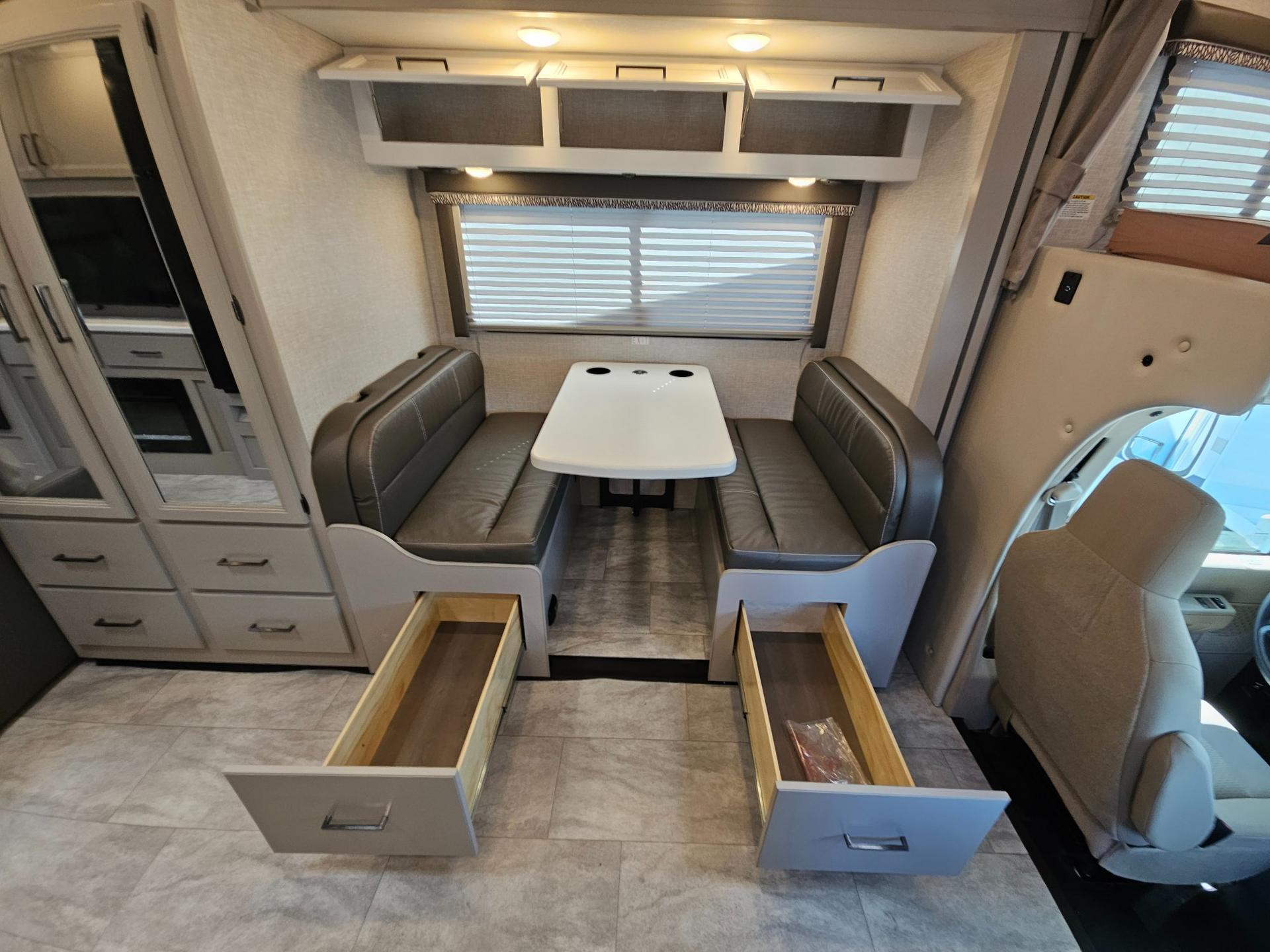 2025 Thor Motor Coach 2025 Thor Motor Coach Quantum - thumbnail 8