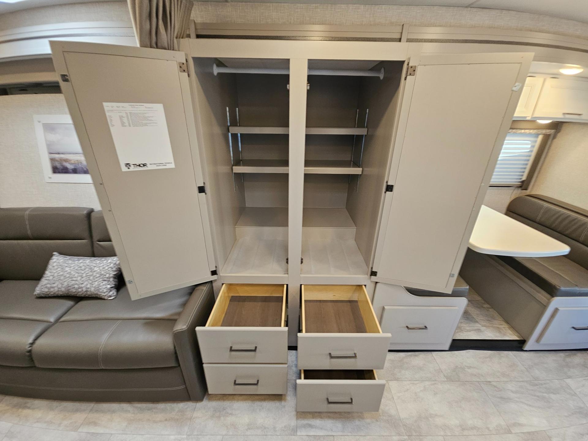 2025 Thor Motor Coach 2025 Thor Motor Coach Quantum - thumbnail 9