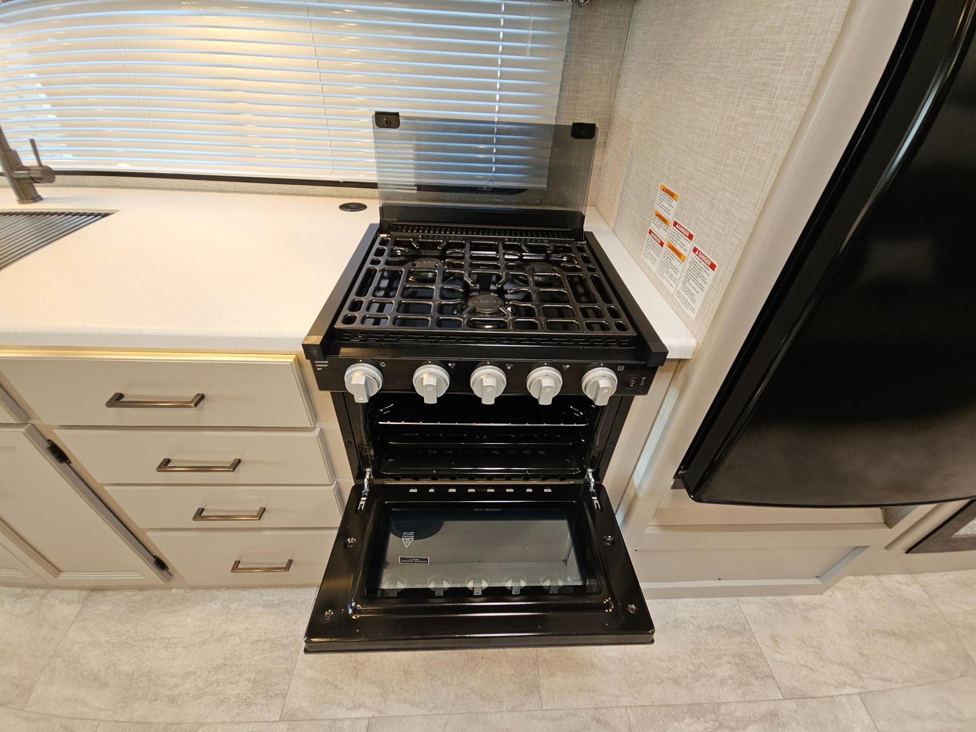 2025 Thor Motor Coach 2025 Thor Motor Coach Quantum - thumbnail 14