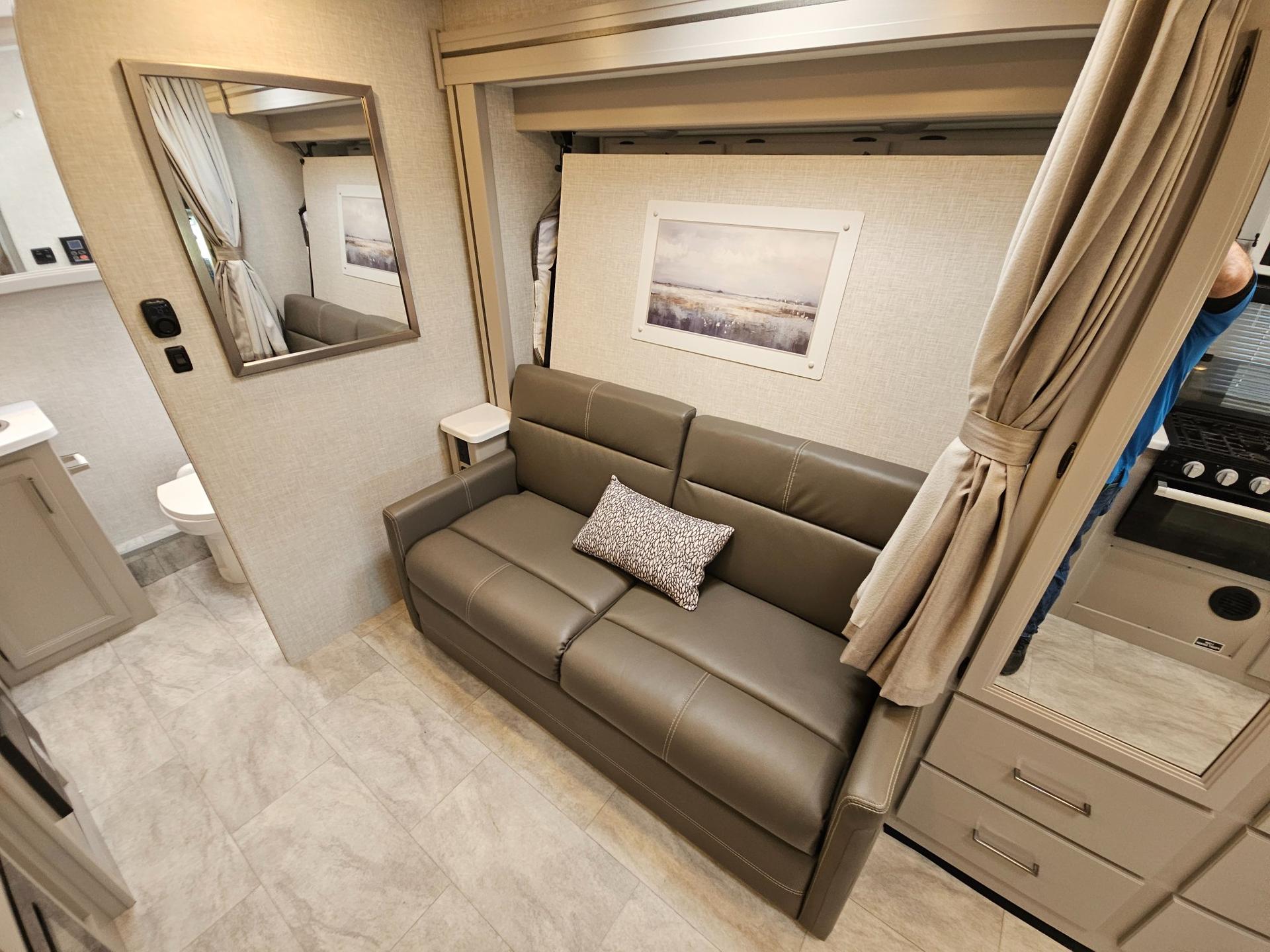 2025 Thor Motor Coach 2025 Thor Motor Coach Quantum - thumbnail 16