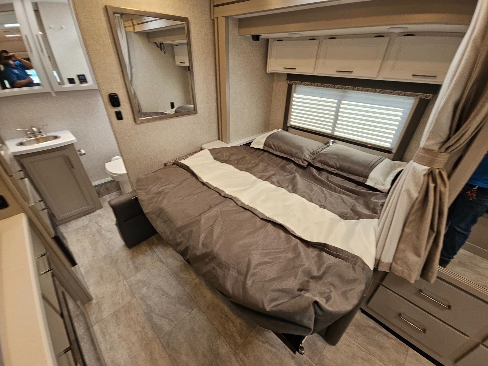 2025 Thor Motor Coach 2025 Thor Motor Coach Quantum - thumbnail 17