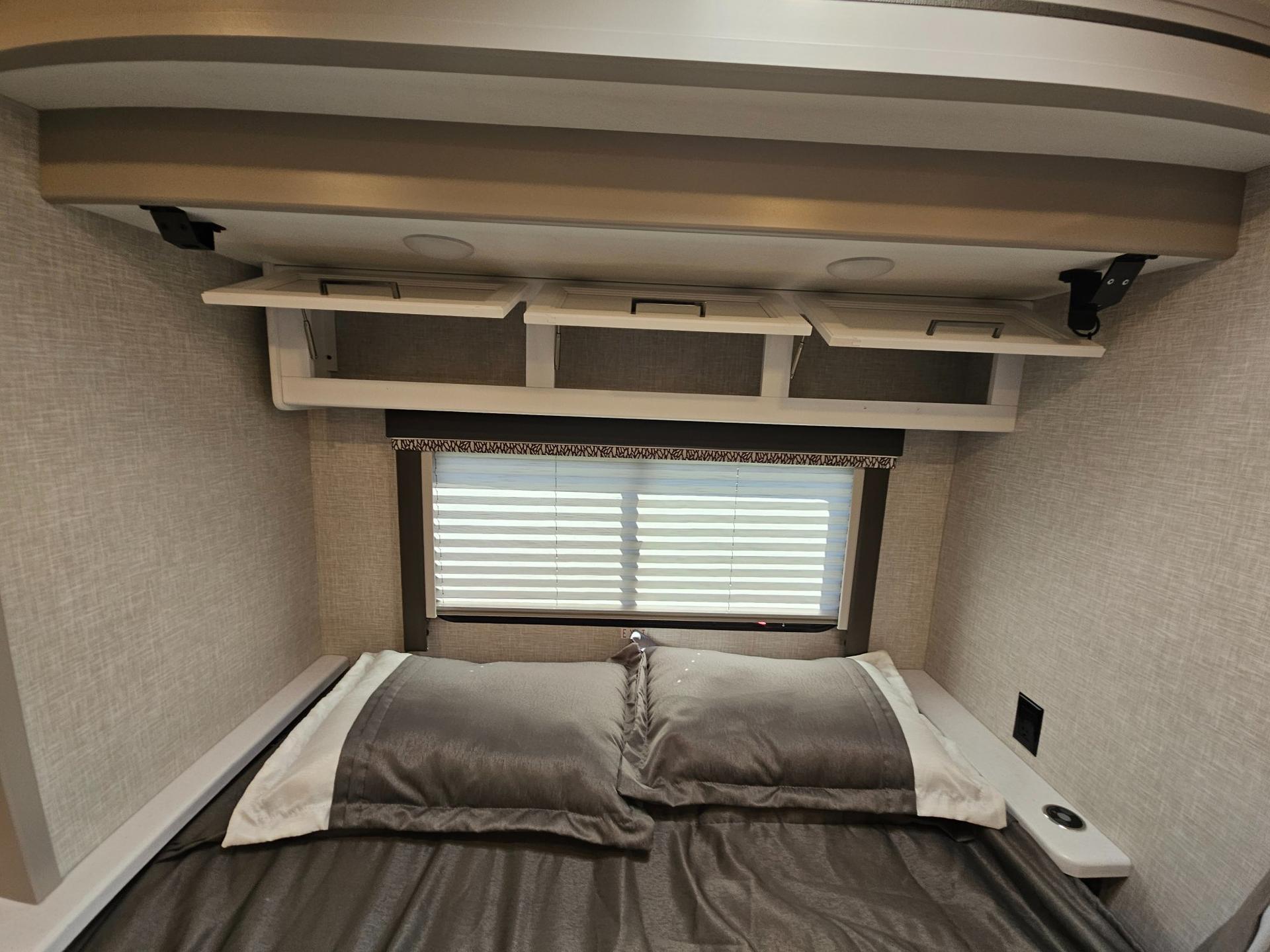 2025 Thor Motor Coach 2025 Thor Motor Coach Quantum - thumbnail 18