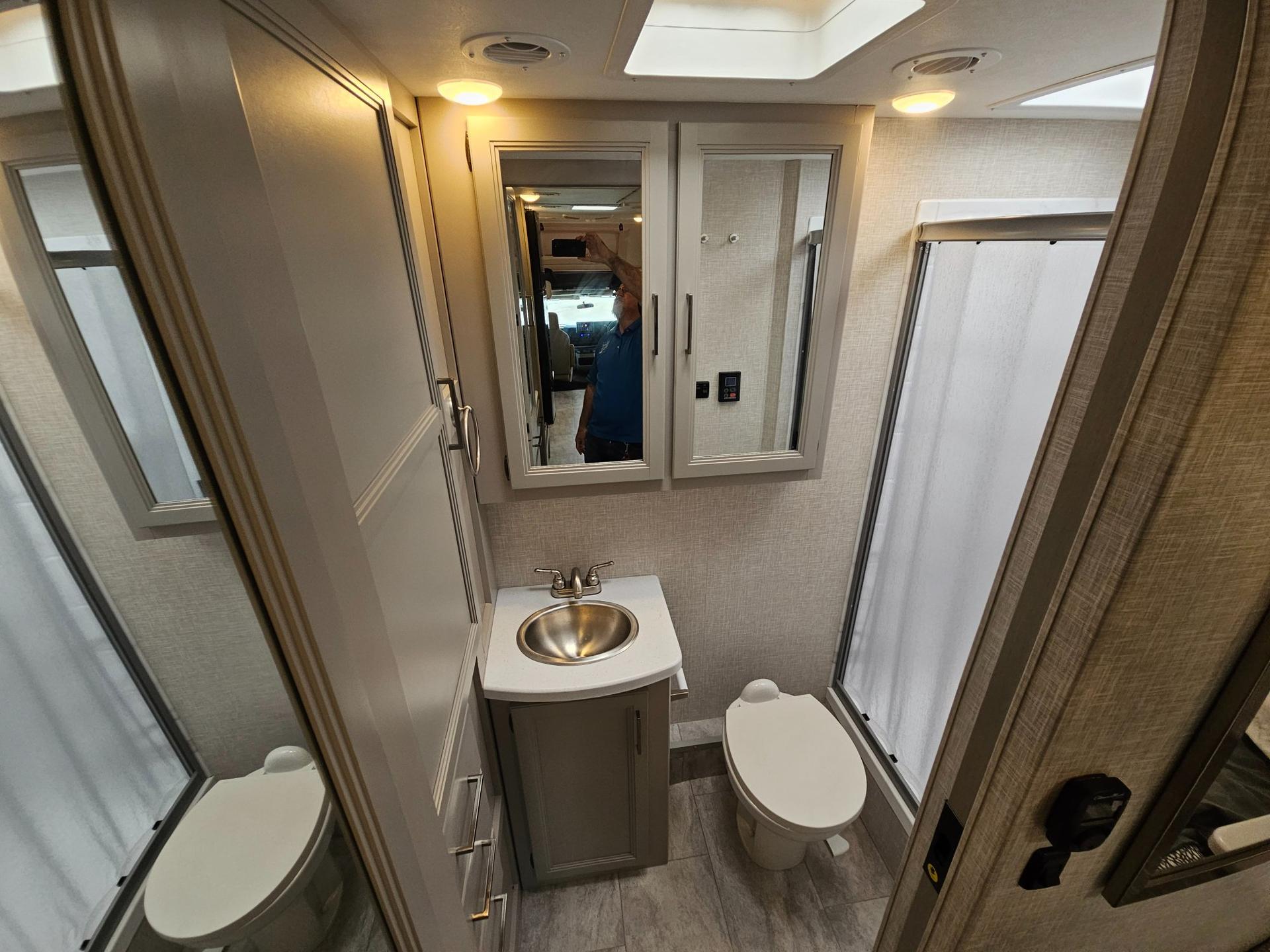 2025 Thor Motor Coach 2025 Thor Motor Coach Quantum - thumbnail 21