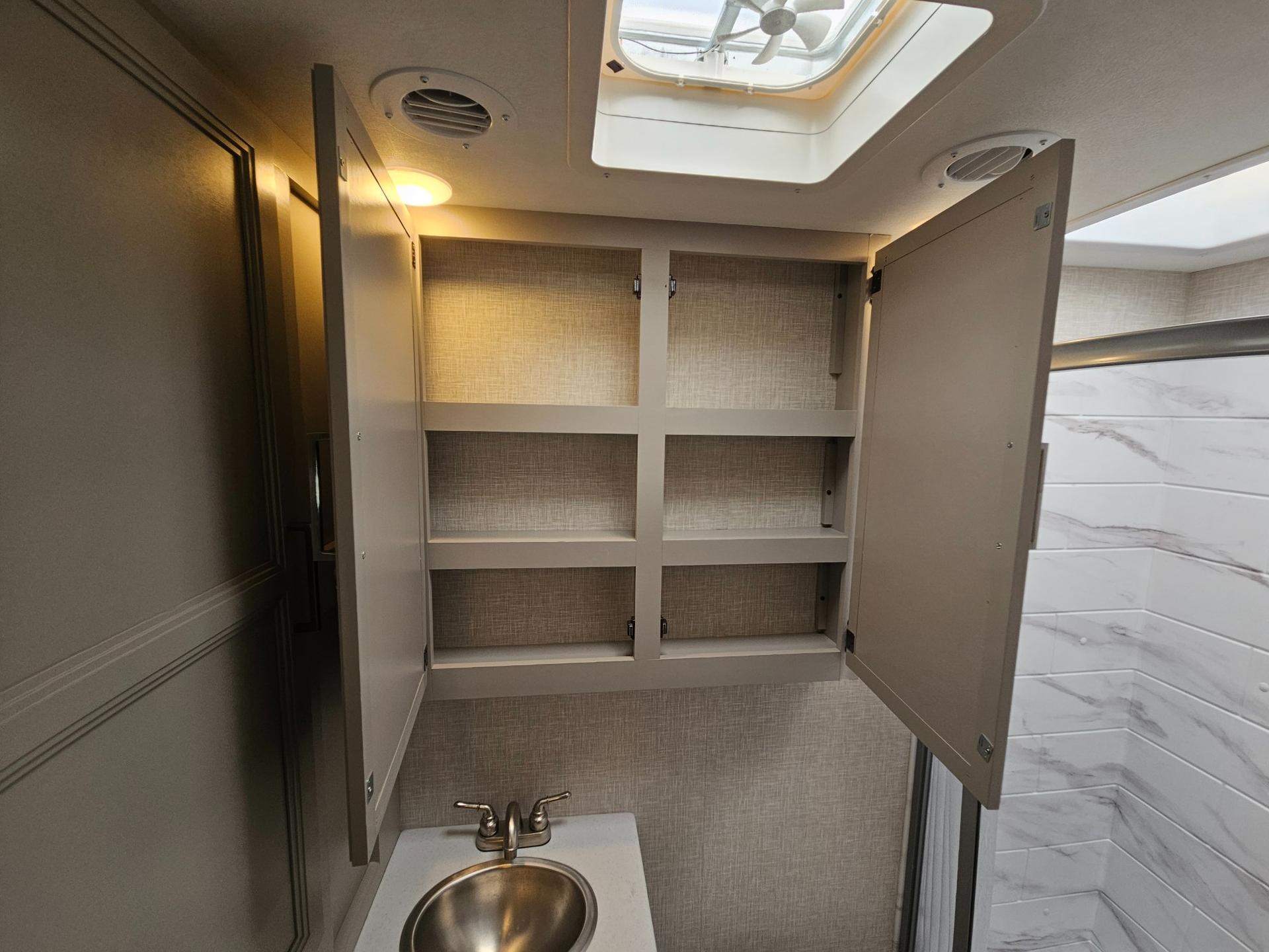 2025 Thor Motor Coach 2025 Thor Motor Coach Quantum - thumbnail 23