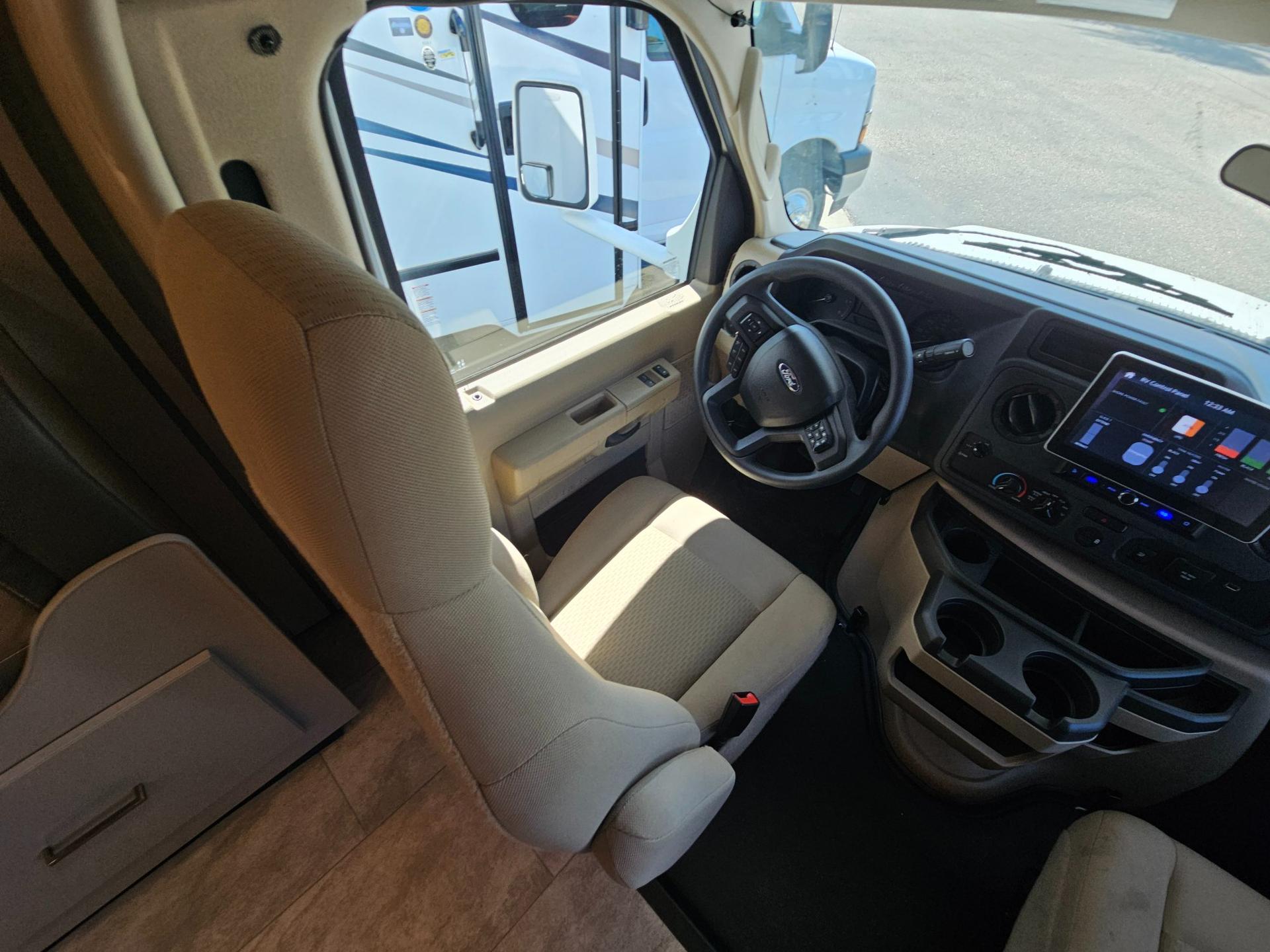 2025 Thor Motor Coach 2025 Thor Motor Coach Quantum - thumbnail 30