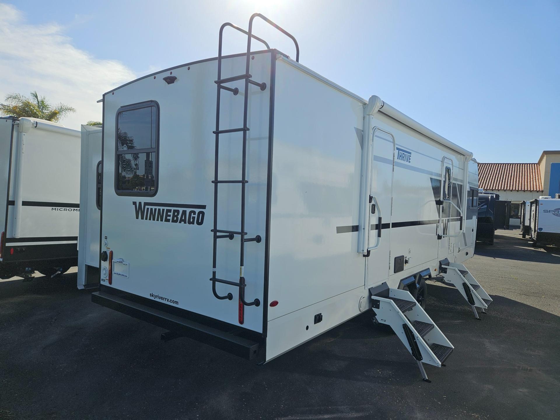 2026 Winnebago 2026 Winnebago Thrive - thumbnail 3