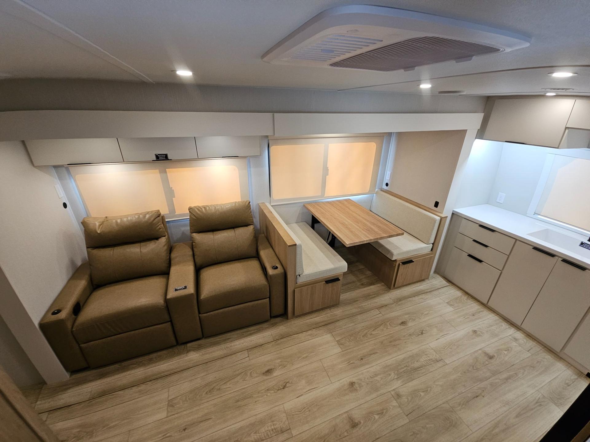 2026 Winnebago 2026 Winnebago Thrive - thumbnail 6