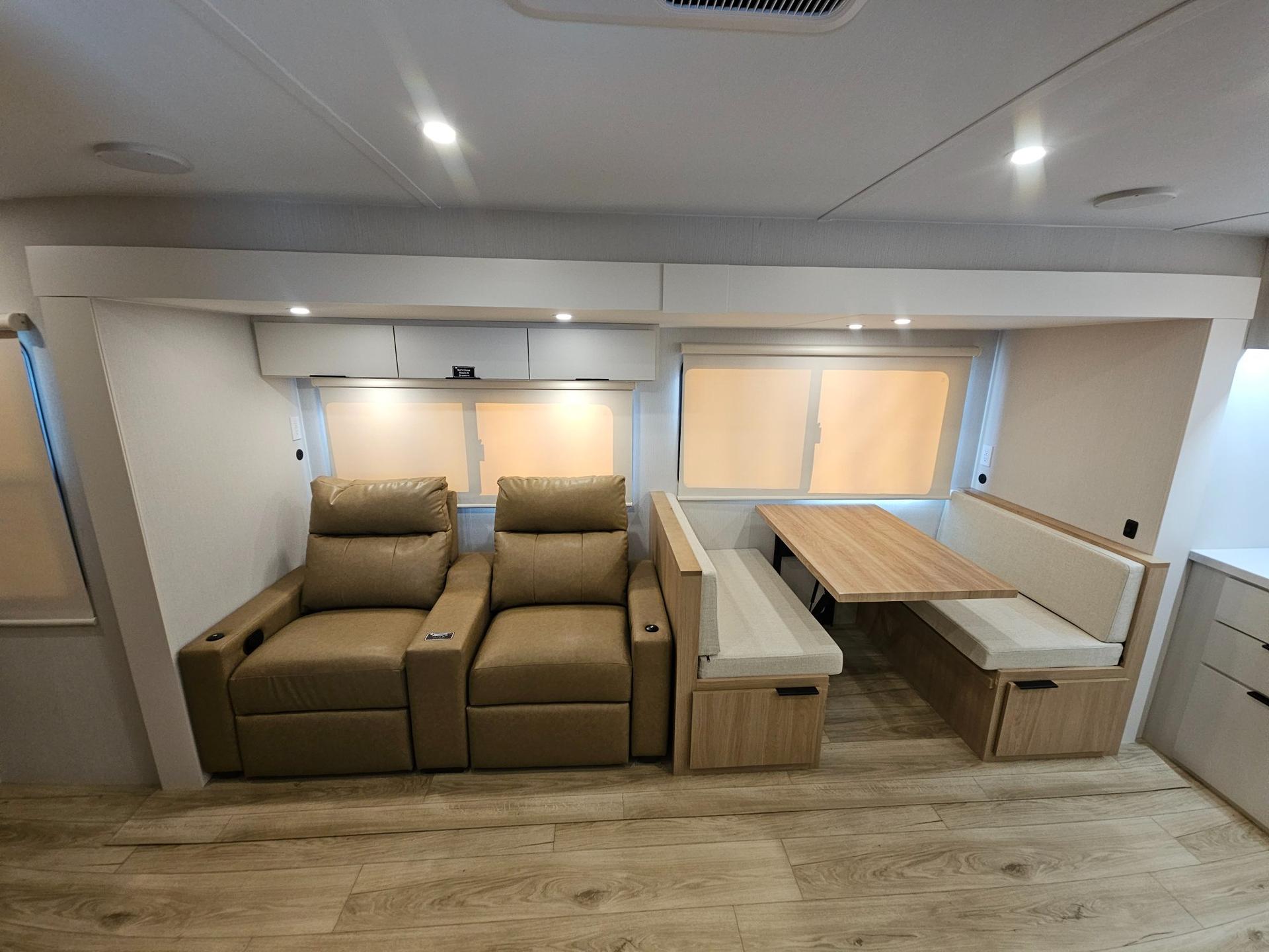 2026 Winnebago 2026 Winnebago Thrive - thumbnail 7