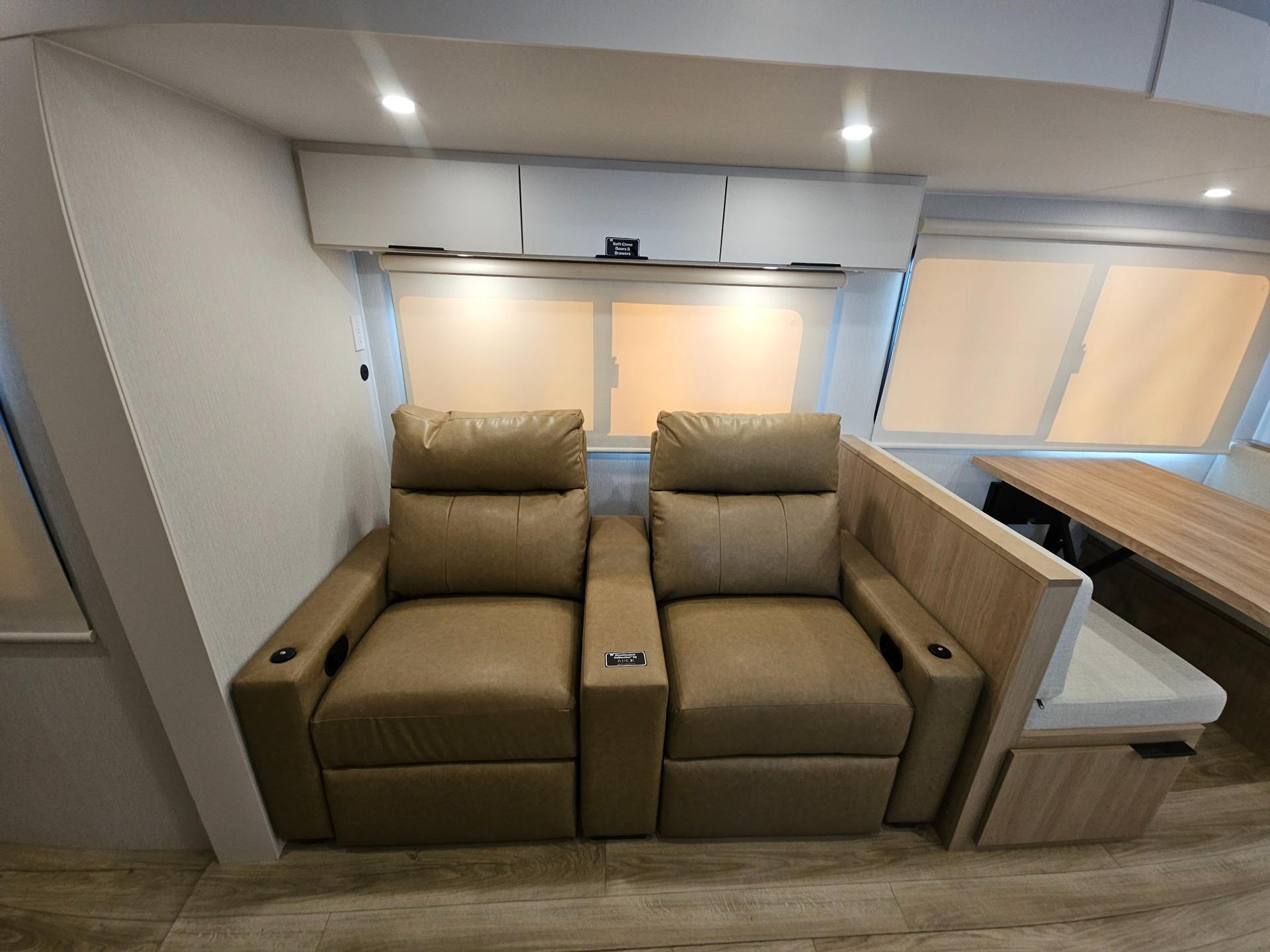 2026 Winnebago 2026 Winnebago Thrive - thumbnail 8