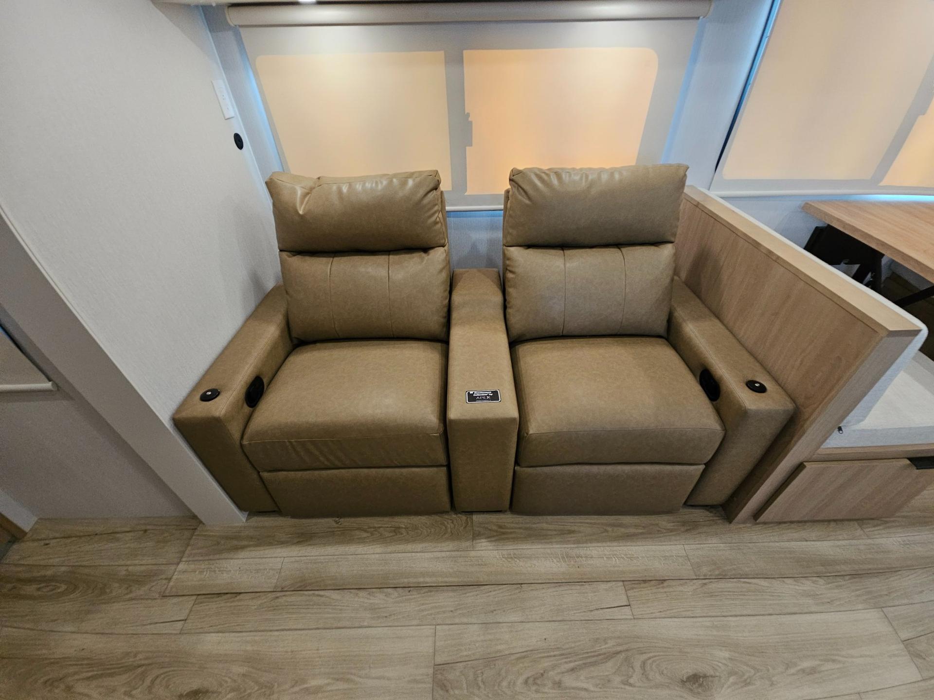 2026 Winnebago 2026 Winnebago Thrive - thumbnail 9