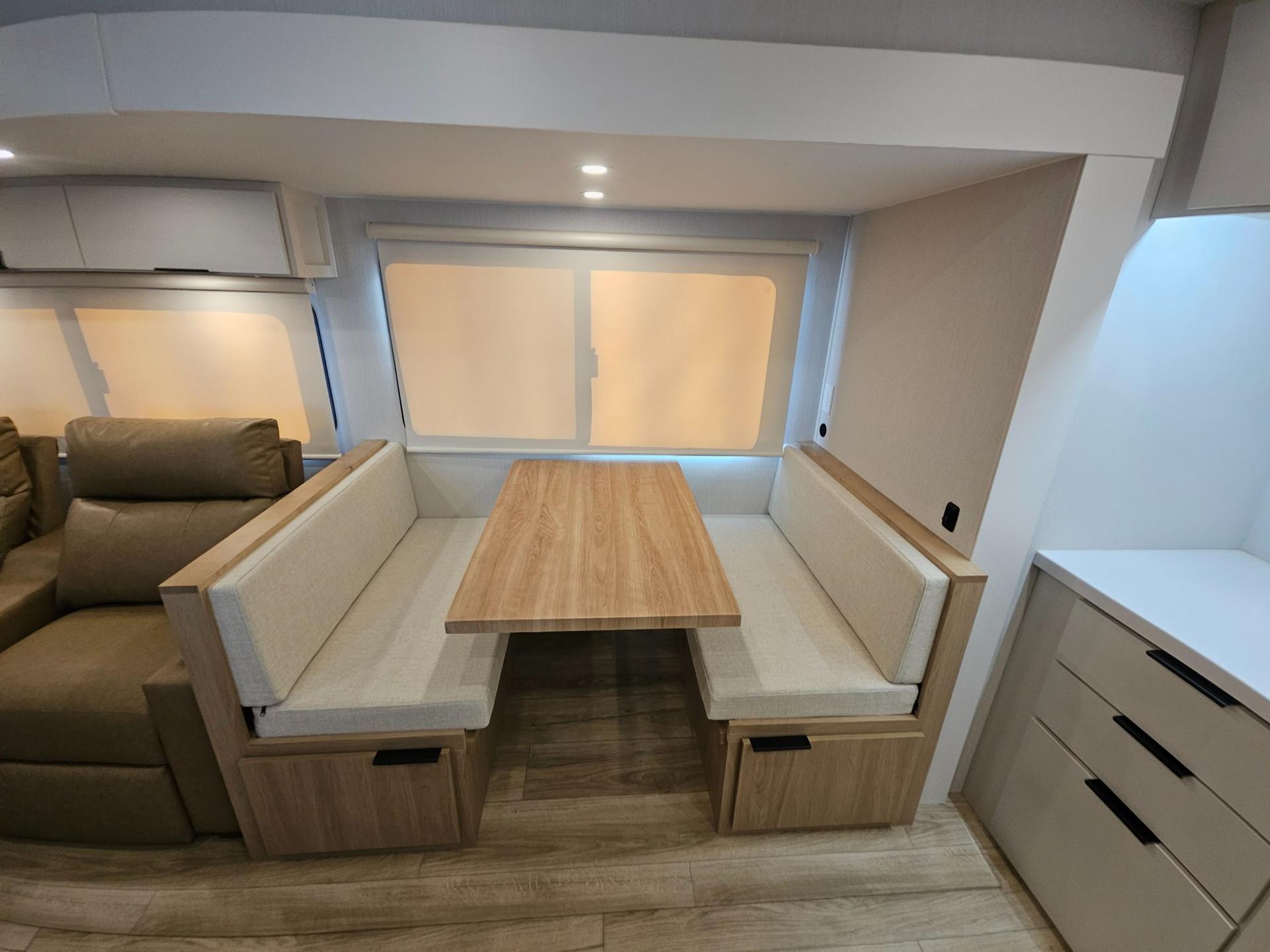 2026 Winnebago 2026 Winnebago Thrive - thumbnail 11