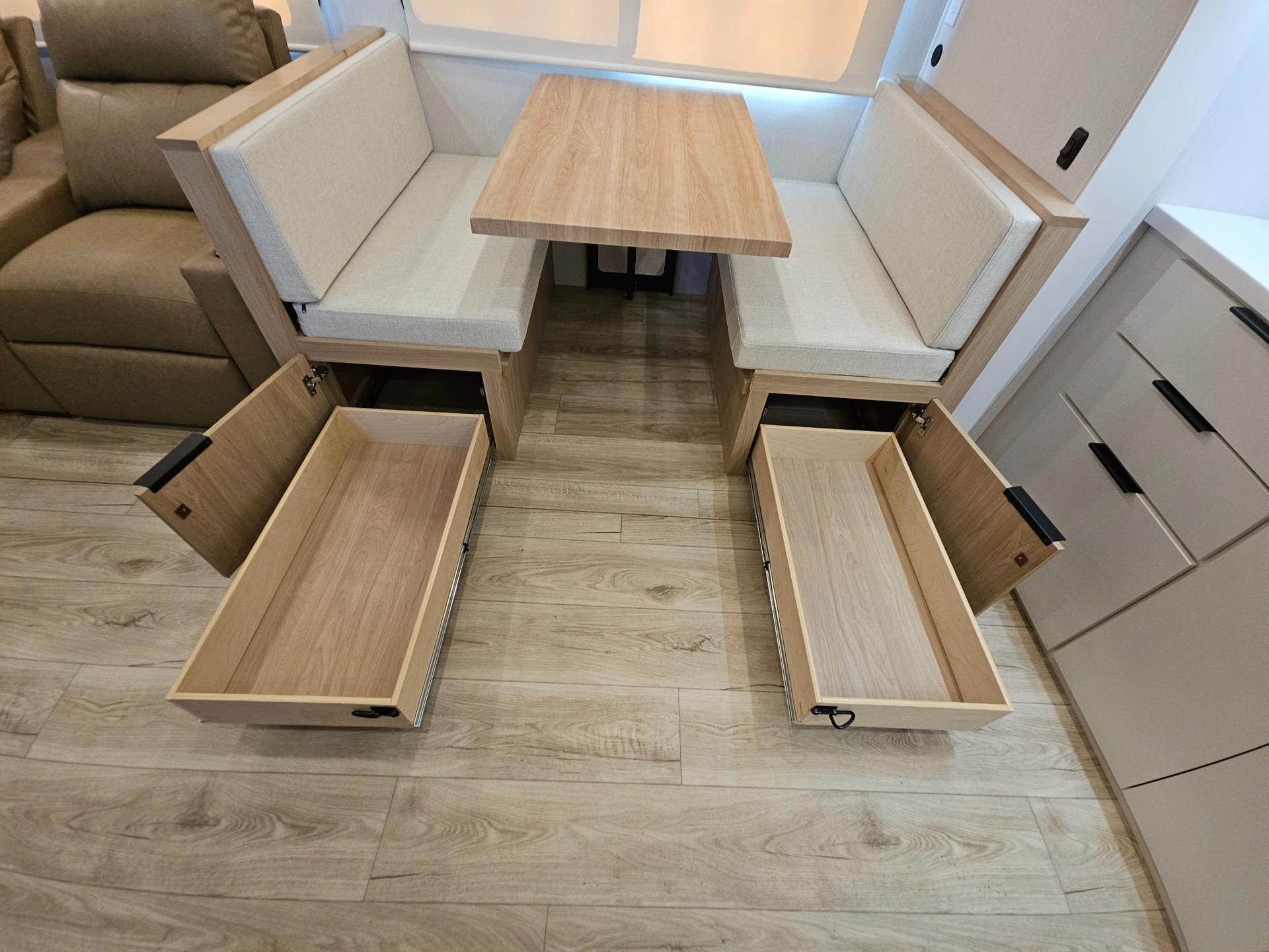 2026 Winnebago 2026 Winnebago Thrive - thumbnail 12