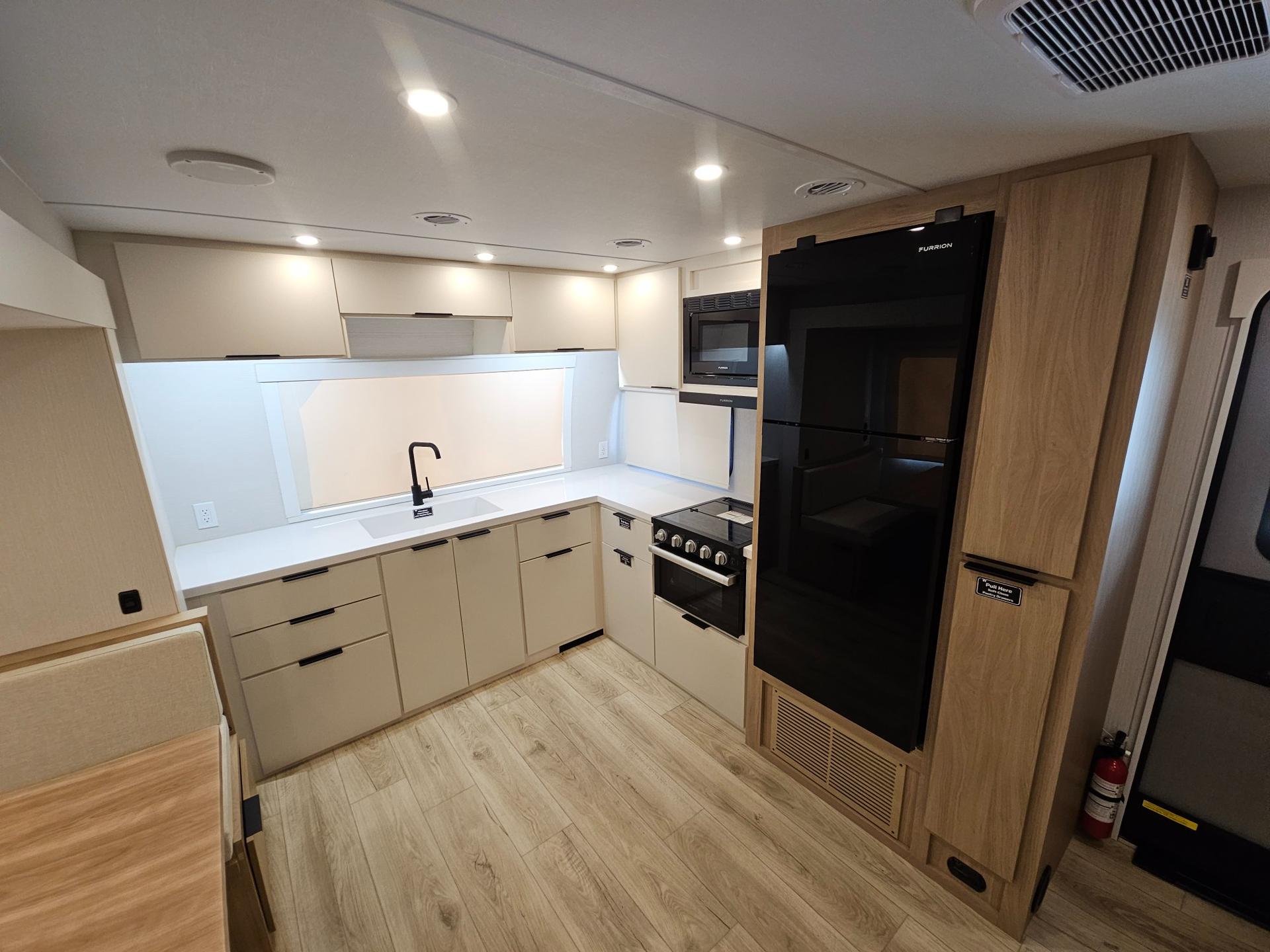 2026 Winnebago 2026 Winnebago Thrive - thumbnail 13