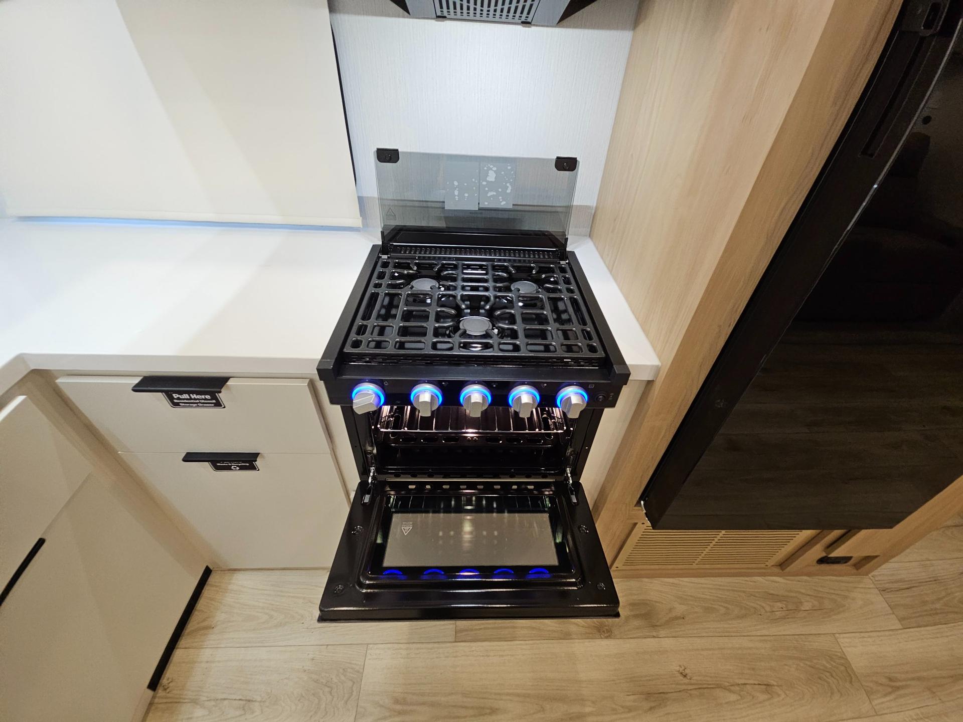 2026 Winnebago 2026 Winnebago Thrive - thumbnail 20