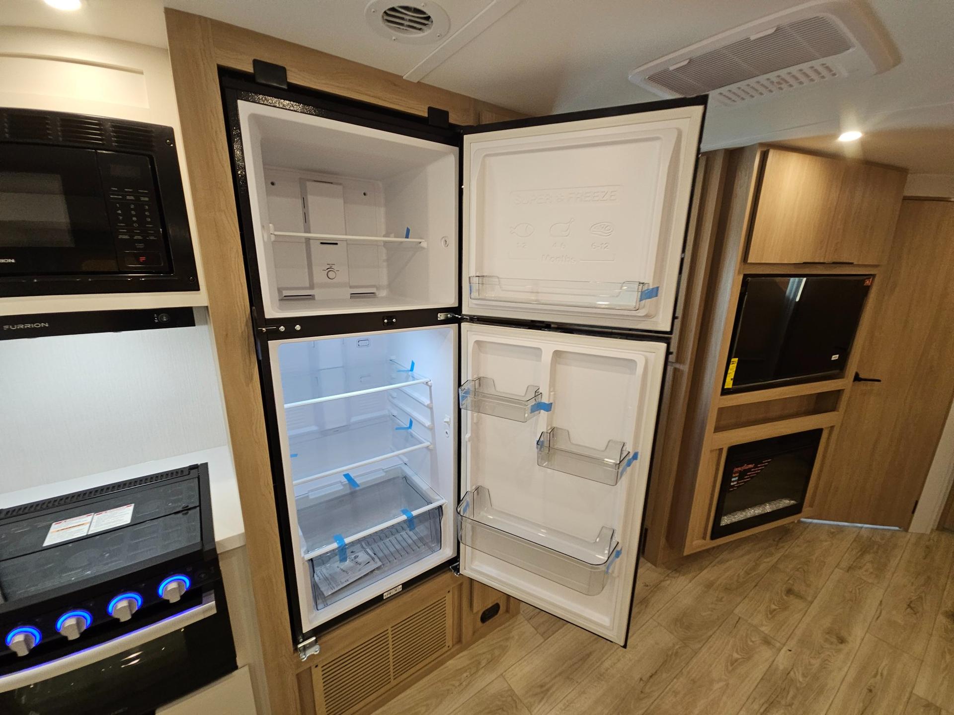 2026 Winnebago 2026 Winnebago Thrive - thumbnail 21