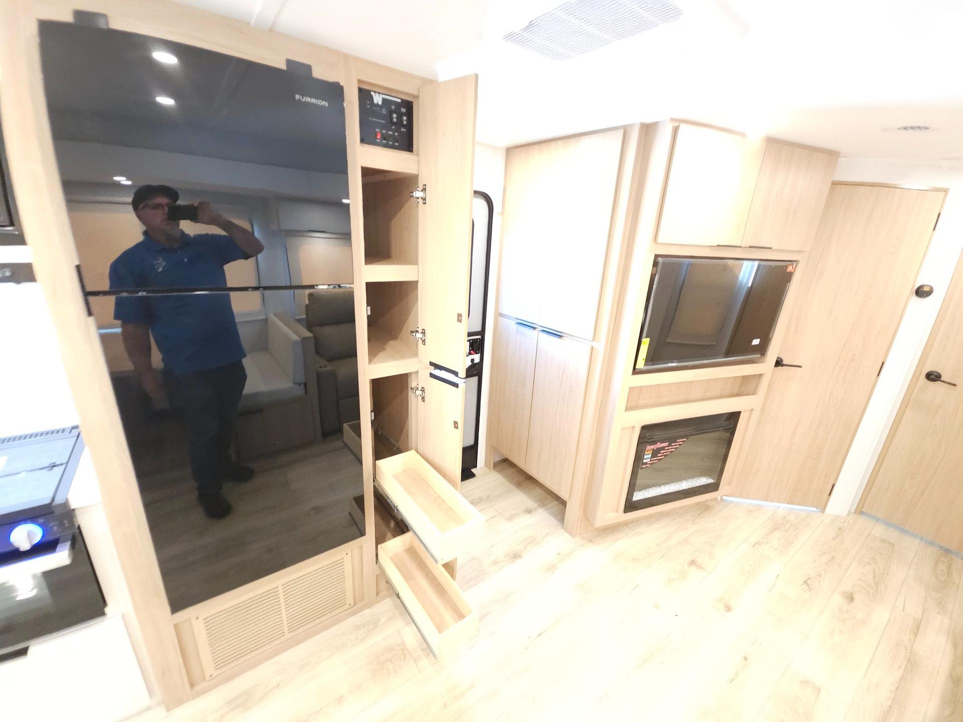 2026 Winnebago 2026 Winnebago Thrive - thumbnail 22